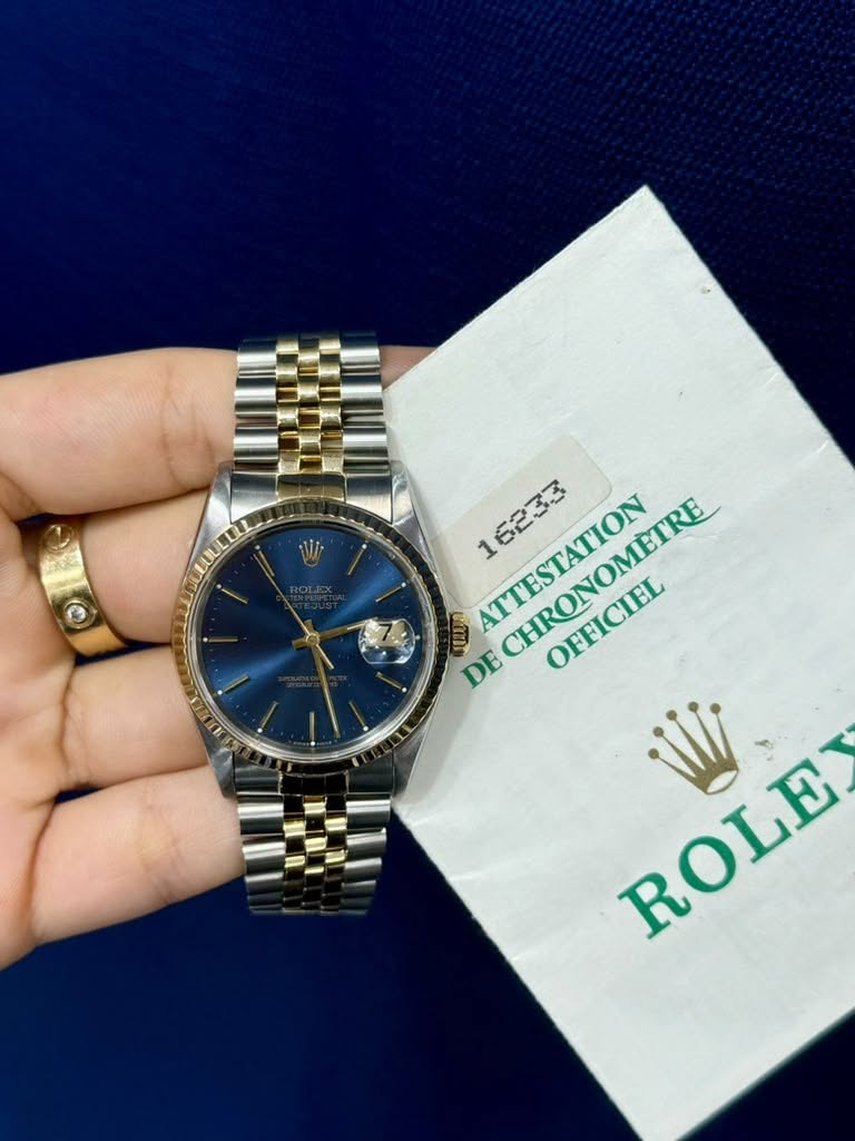 May be an image of wrist watch and text that says 'W ATTESTATION DE 16233 CHRONOMETRE CHRONOMER OFFICIEL ROLE ROLIE'