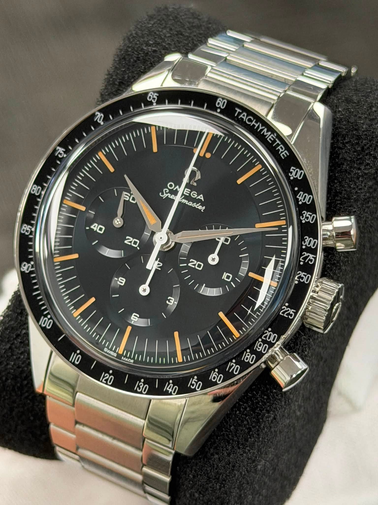May be an image of wrist watch and text that says 'ហ जे 8 65WLL 65 60 TACHYMETRE % She ON EGA ONEGA GA Sresmaster master 40 4 20. နု့ ?75 ្ញ 3, SWES MAD ክር เร่0'