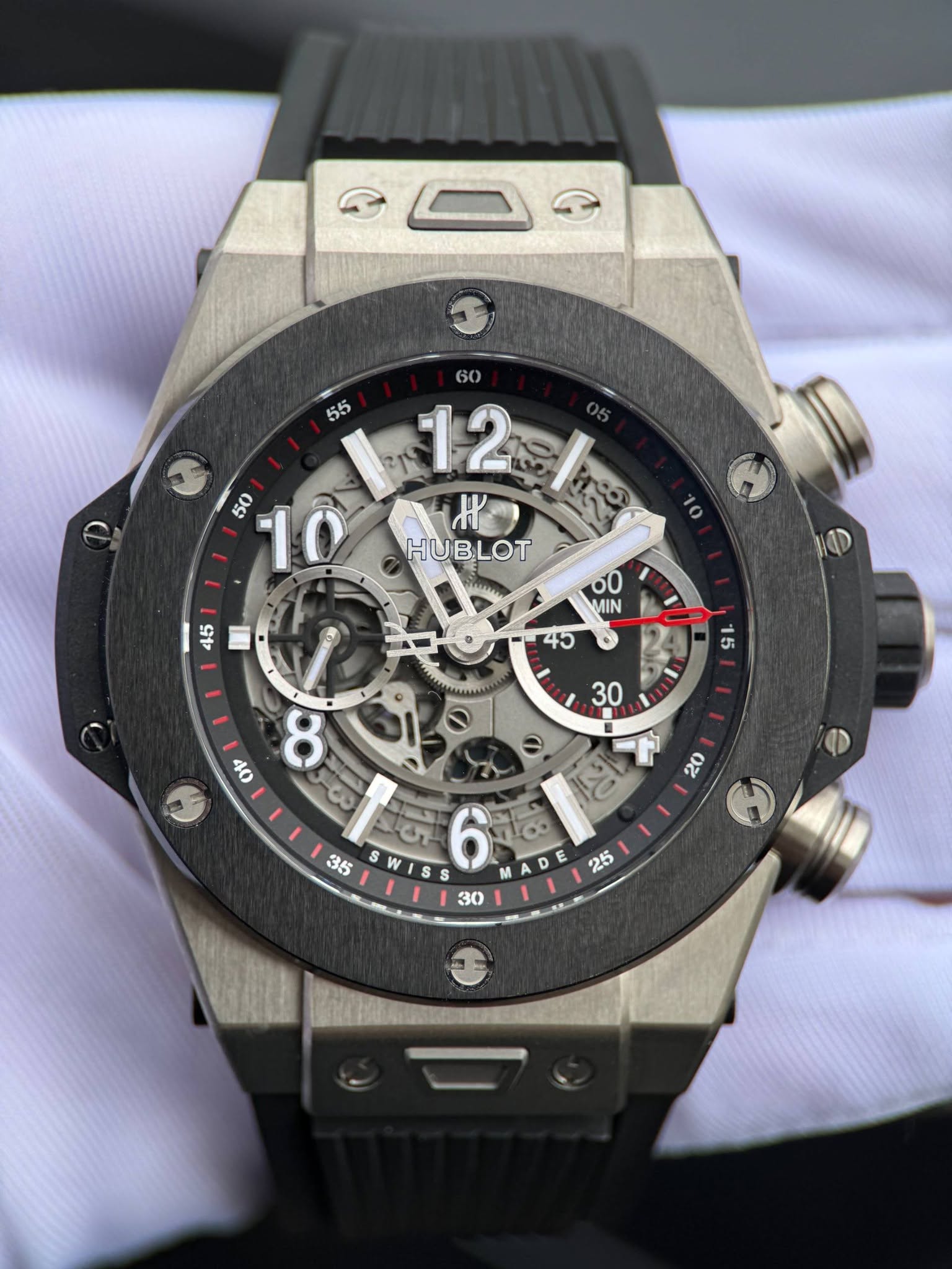 May be an image of wrist watch and text that says '55 60 1ও 1221 12 HUBLOT 50 10 45 ዝዋ 00 MIN B +5 15 30 ေ - 20 マ 20 40 ၁၀ 500 35 WI W E ពីមា I S 5 S 30 MADE 1 E 25'