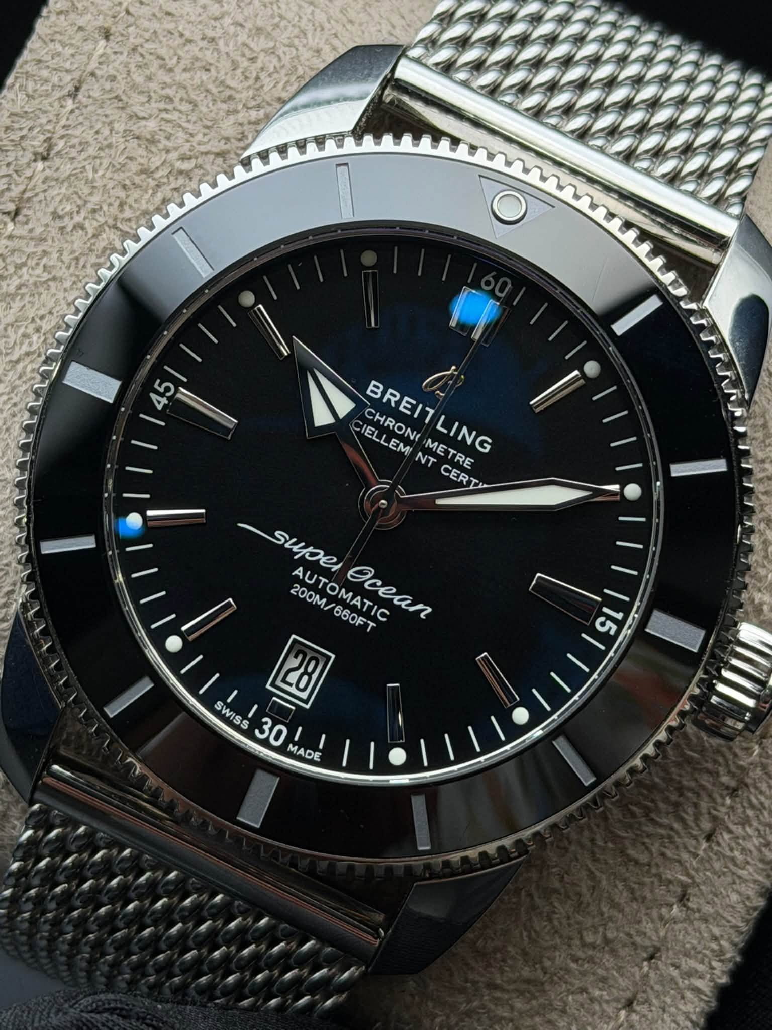 May be an image of wrist watch and text that says 'cebebenaldee 4 IELLEM BREITLING ME CHRON NT METRE CERT TRE suppe supe I 200M 200M/660FT AUTOMATIC AUT /660FT Ocean 28 SWISS 30…
