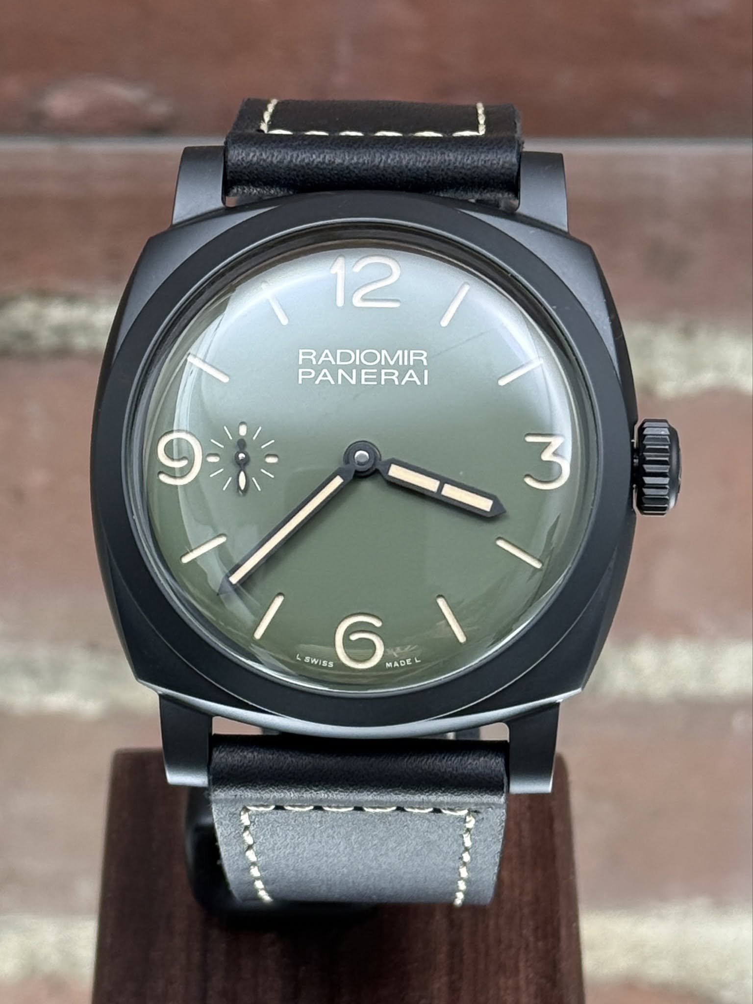 May be an image of wrist watch and text that says 'L_ HeToA 12 RADIOMIR PANERAI 3 u 9茶 9 ١ 후 SWISS WISS SS 6 MADE AD'