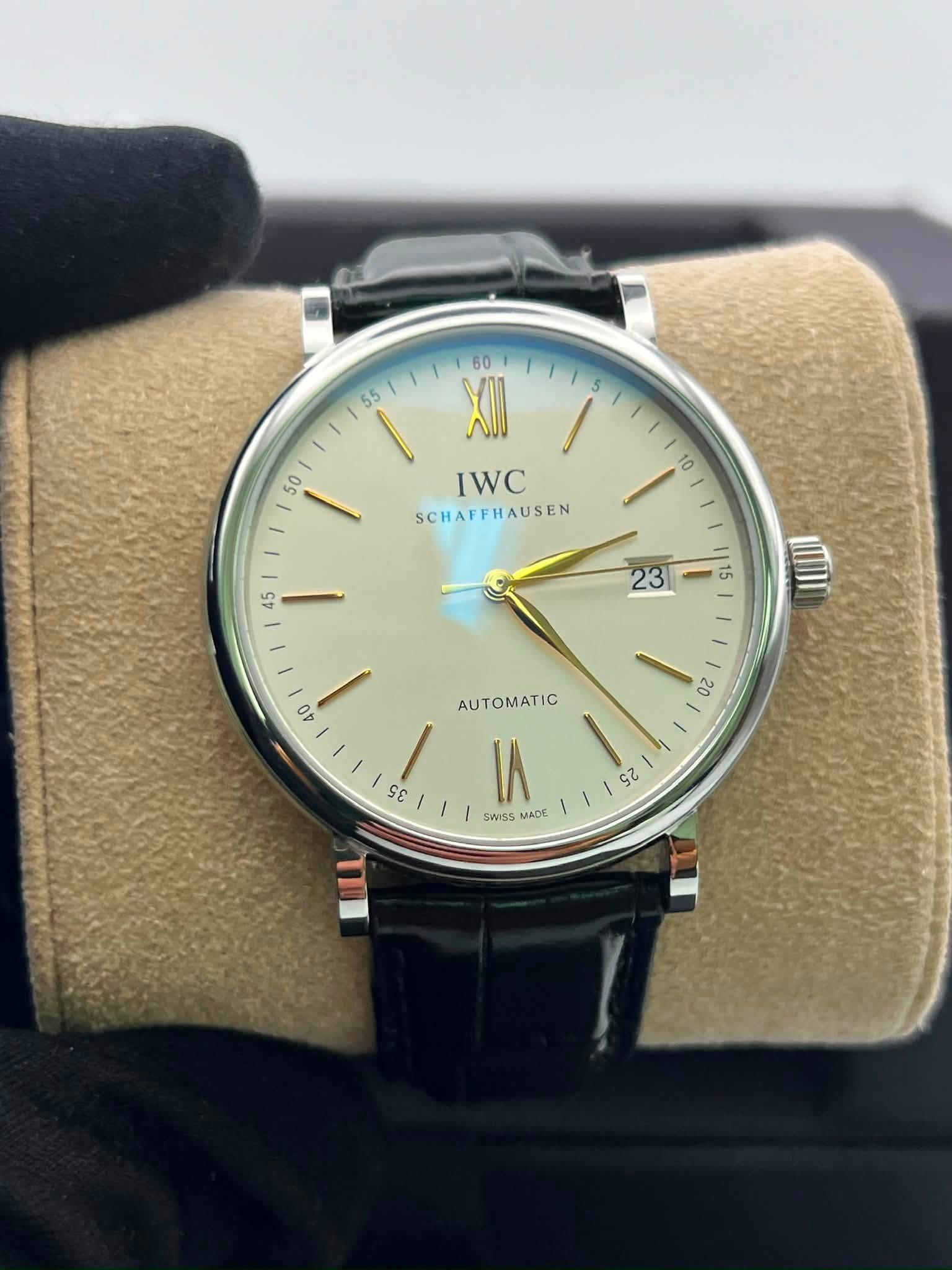 May be an image of wrist watch and text that says '60 55 I XII IWC SCHAFFHAUSEN 50 10 45 |15 23 യ് 40 20 3E AUTOMATIC ۱۸ SWISS ADE 25'