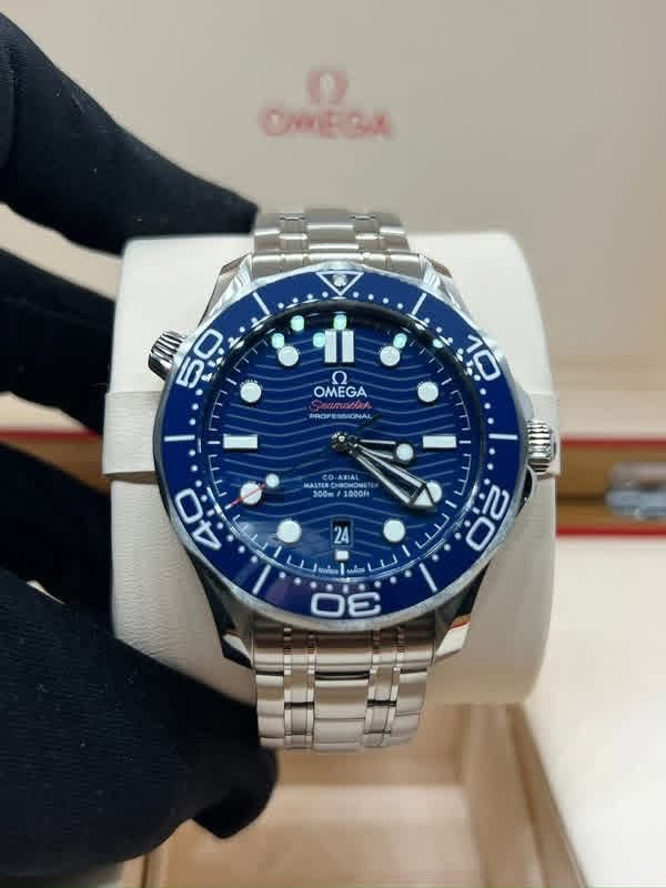 May be an image of wrist watch and text that says 'DEGA أ زول નાં 2 OMEGA DROFESSIONAL SIONAL DROFE 10 e COARIAL MAATER 300m 1000ft 04 20 0 D 24 3 culan'