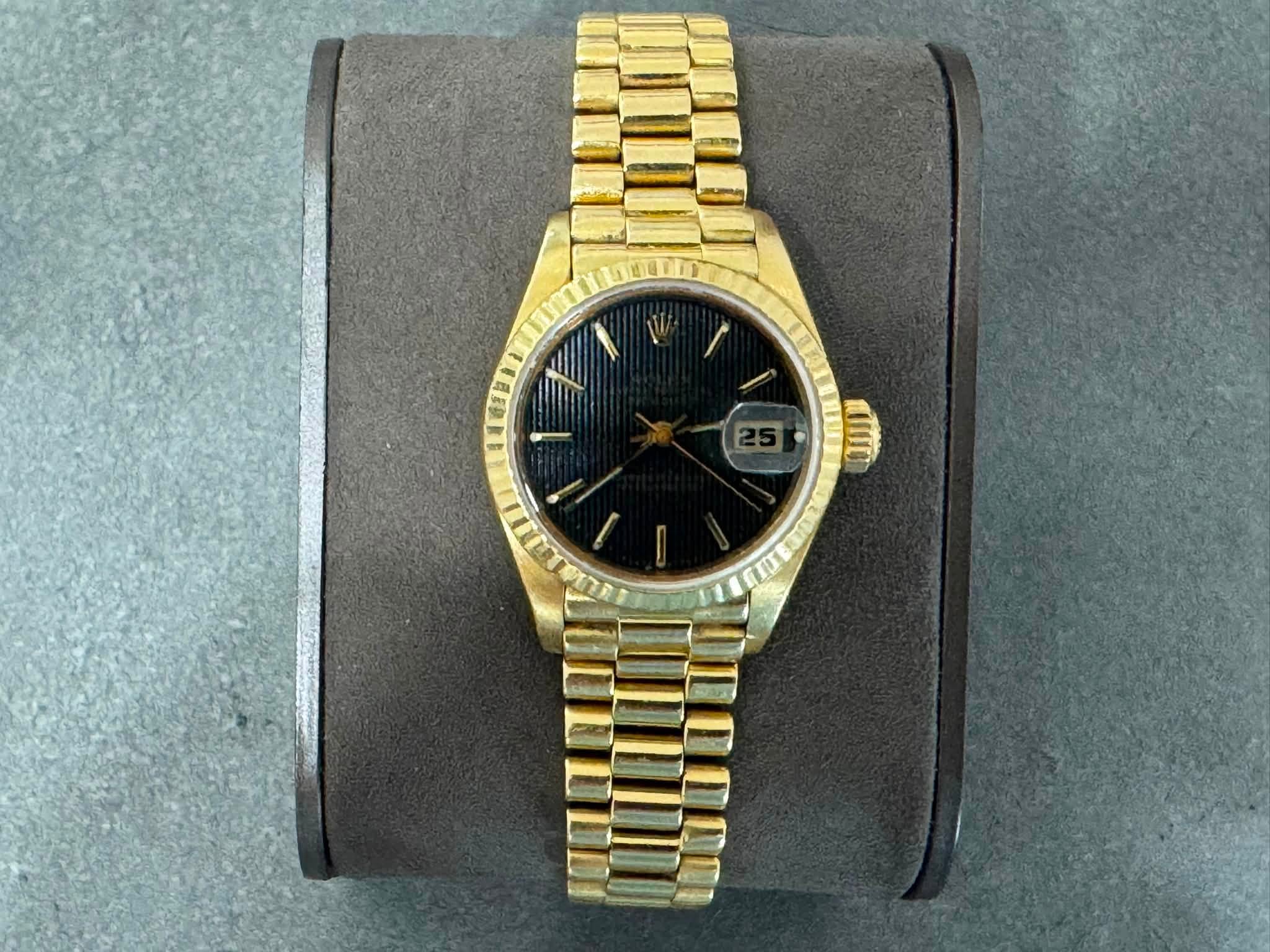 May be an image of wrist watch and text that says 'E'