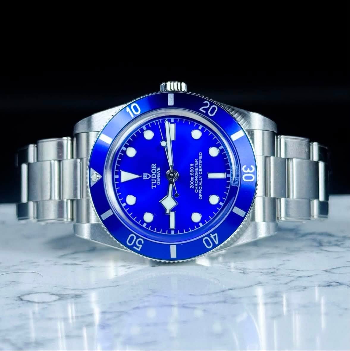 May be an image of wrist watch and text that says '10 20 ل ED O DO DOR DAW UDOR GENEVE サペイン 200m:660 CHRONOMETE FICIALLYC bl OPF ALLYCERT CEENET 30 50 40'