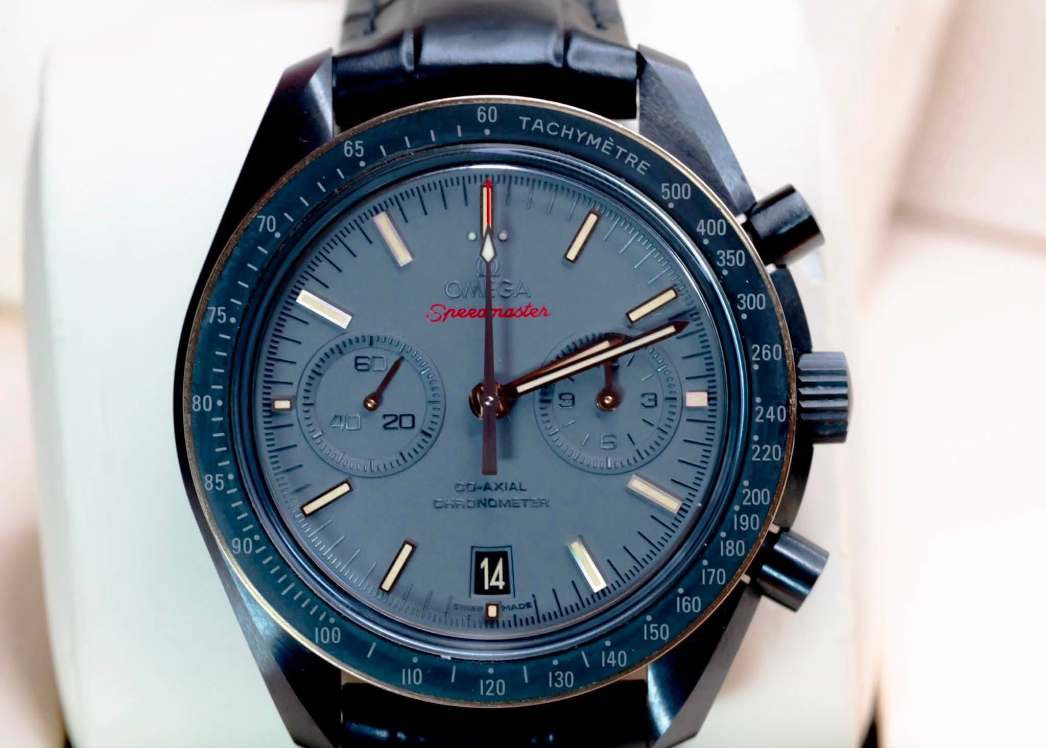 May be an image of wrist watch and text that says '60 TACHYMÈTRE Speearaster naster Sreea 6E 33၂၀၀၀၀ 80 300 1 I paaL B 240 ノンンンルンド CO-AXIAL CHRONOMETIR '