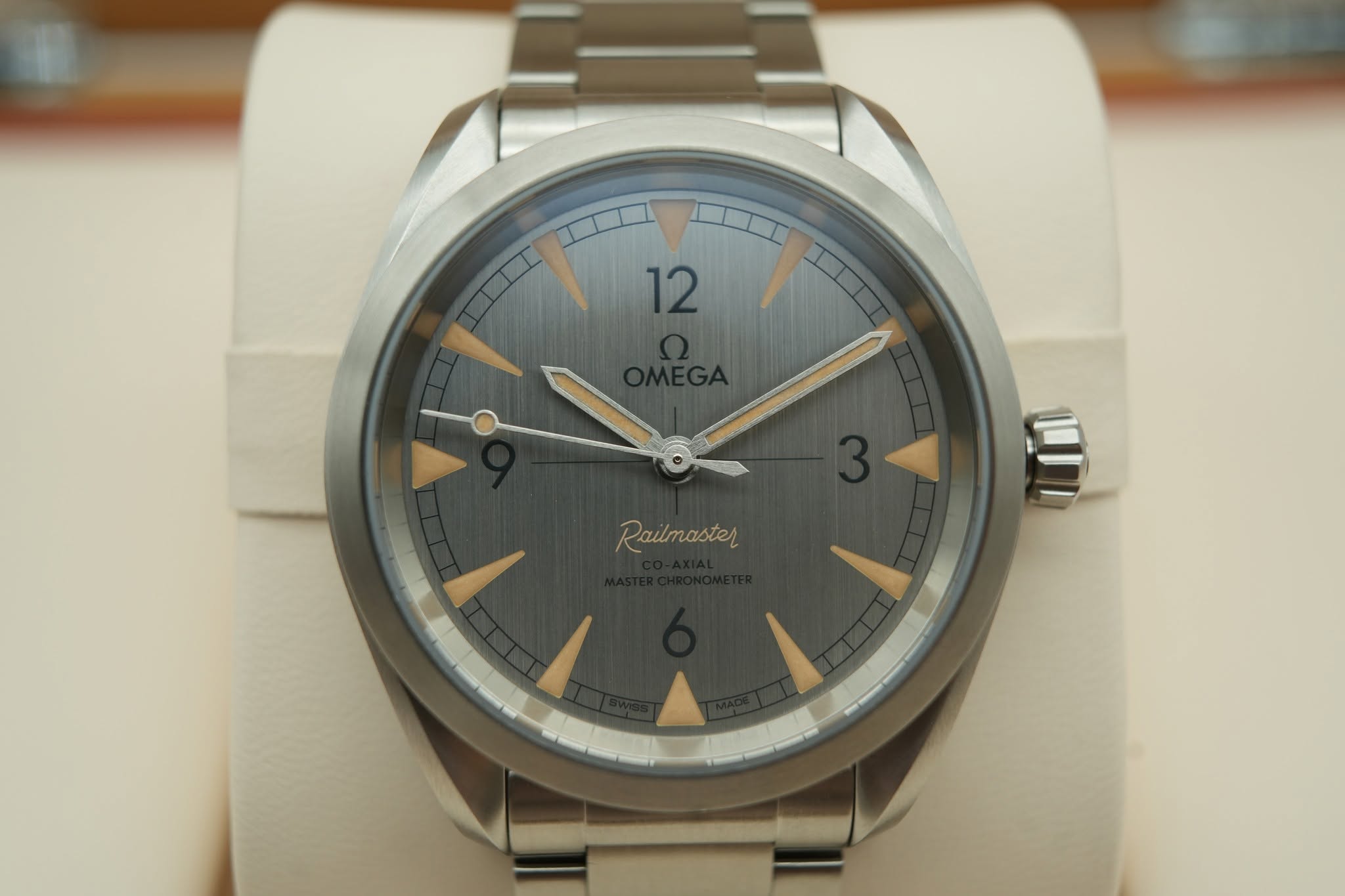 May be an image of wrist watch and text that says '12 Railnaster'