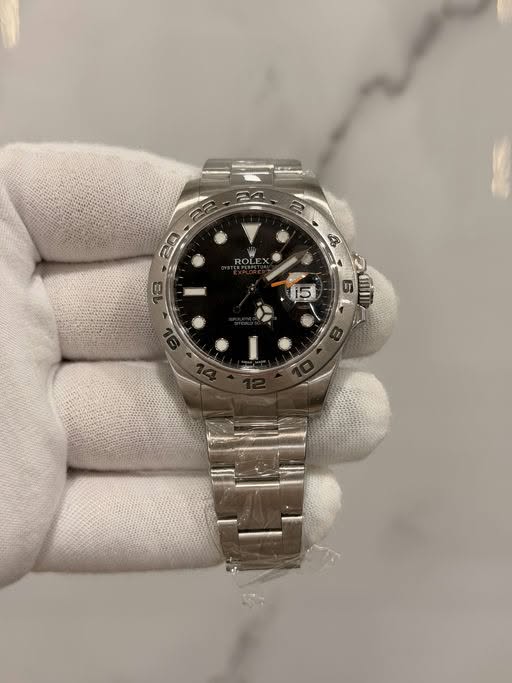 May be an image of wrist watch and text that says '20 0 ROLE i5 င -19 6 اشب'