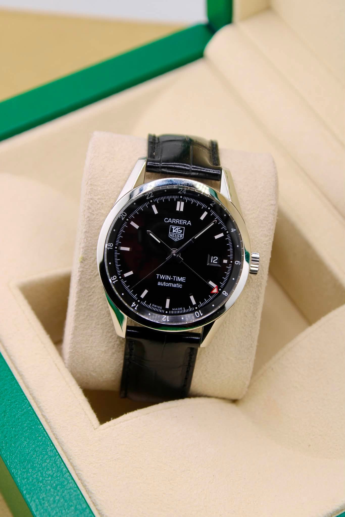 May be an image of wrist watch and text that says 'II CARRERA KG GES ထ I 12 6 TWIN- WIN-TIME IME automatic လ AANOSIO 12 τι οι'
