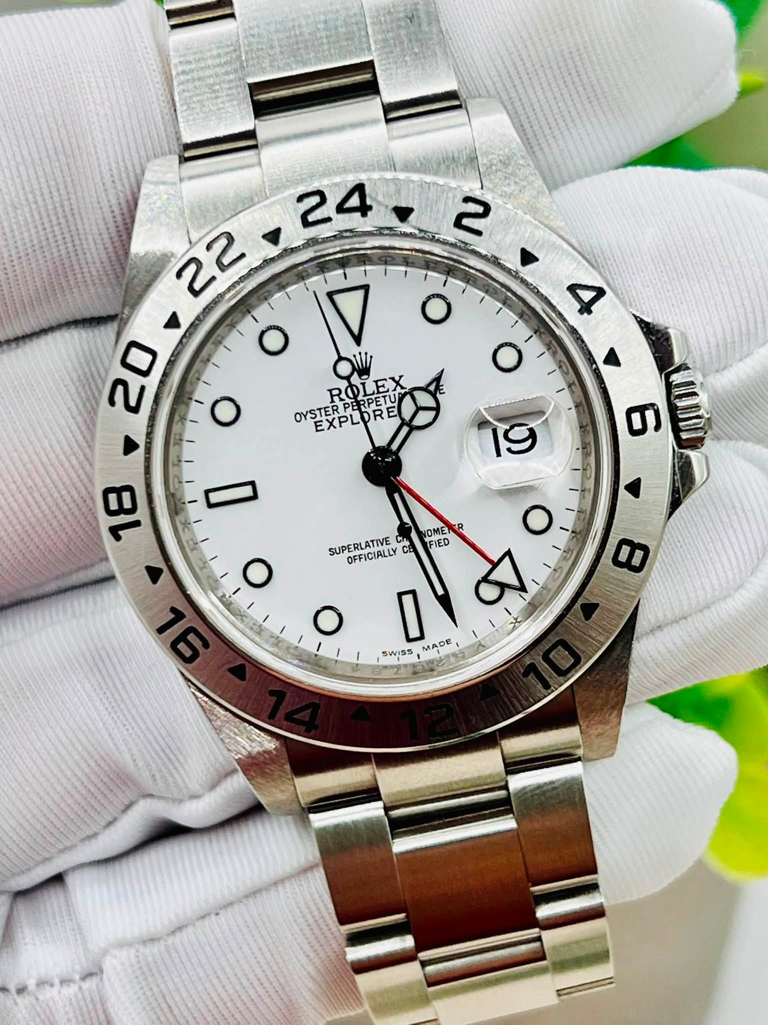 May be an image of wrist watch and text that says ' O O O 4 O W OYSTERPE EXPLOR ORE OYSTERPERPETY R ROLEX RPETU 19 D 18 6 LiomI SUPERLATIVE OFFICIALLY CA C O OME O FIED ब I O O…