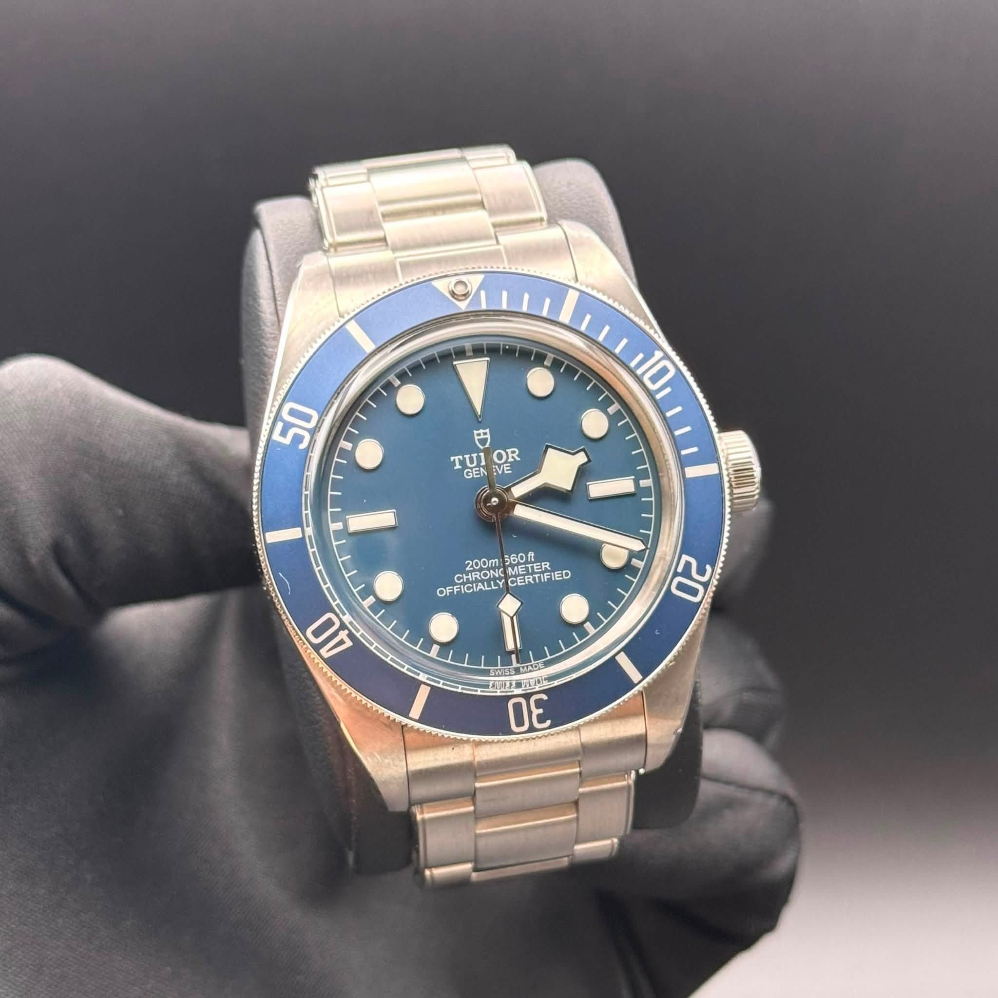 May be an image of wrist watch and text that says '50 10 こ TUI TL OR GEN VE -٥ 200m: CHRON CHRONG wam 00m:5601 CERTWIED OFFICIALLY OFOLERFIED ECIALLY 것 AO 20 30'