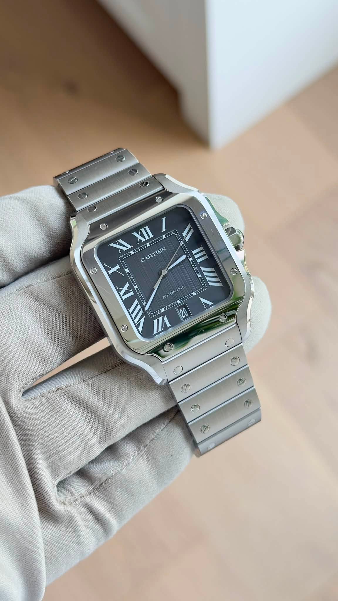 May be an image of digital watch and text that says '® O G XI XII T CARTIER ၁ ( I 11 n O IX YYOMA S TII I1 20 O C C ウ A M M'