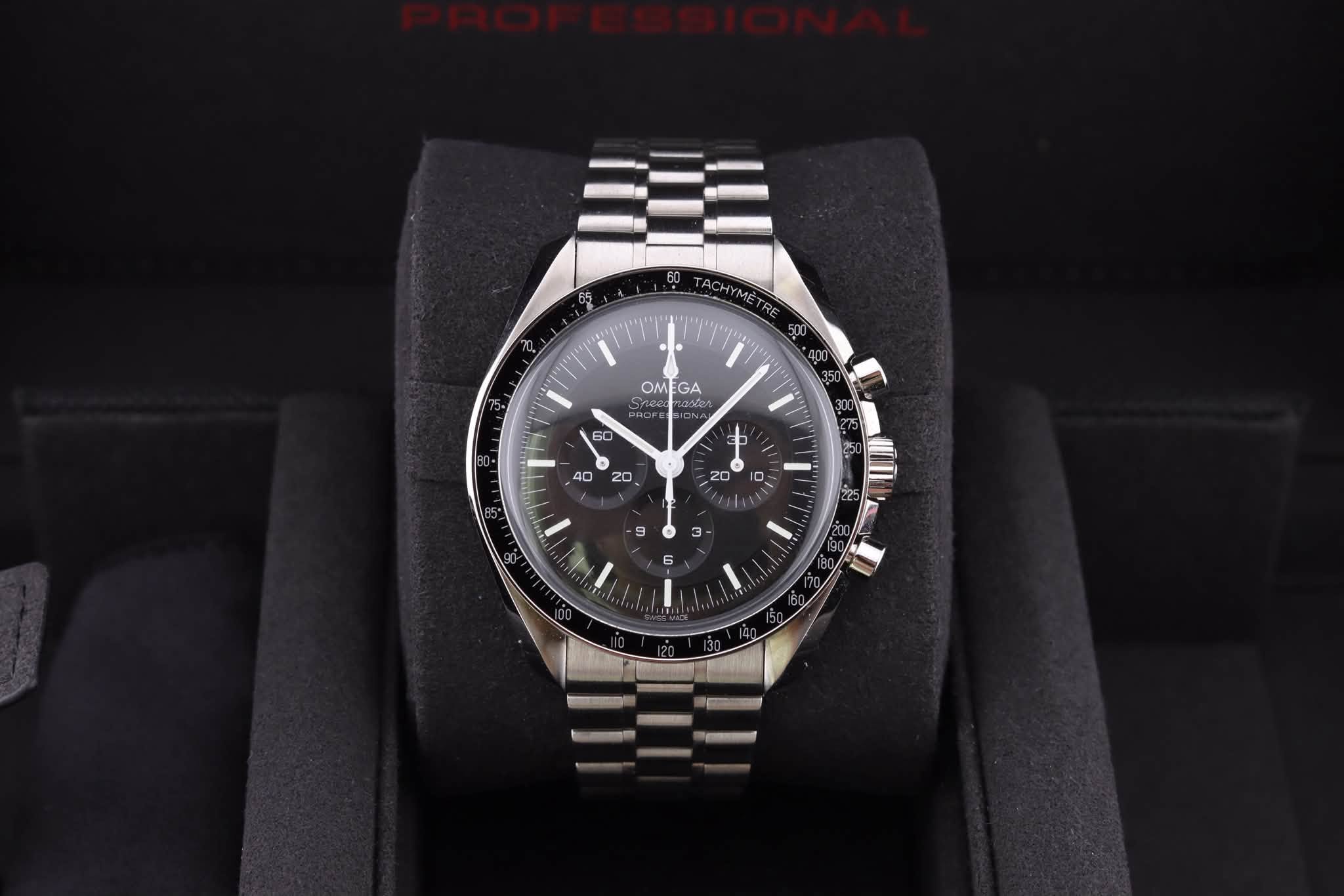 May be an image of wrist watch and text that says 'နေ် YMÈ ب OMEGA GA OM re บเลื่อ 550 ☬ 100 වട O K0 20 0 የማ - '