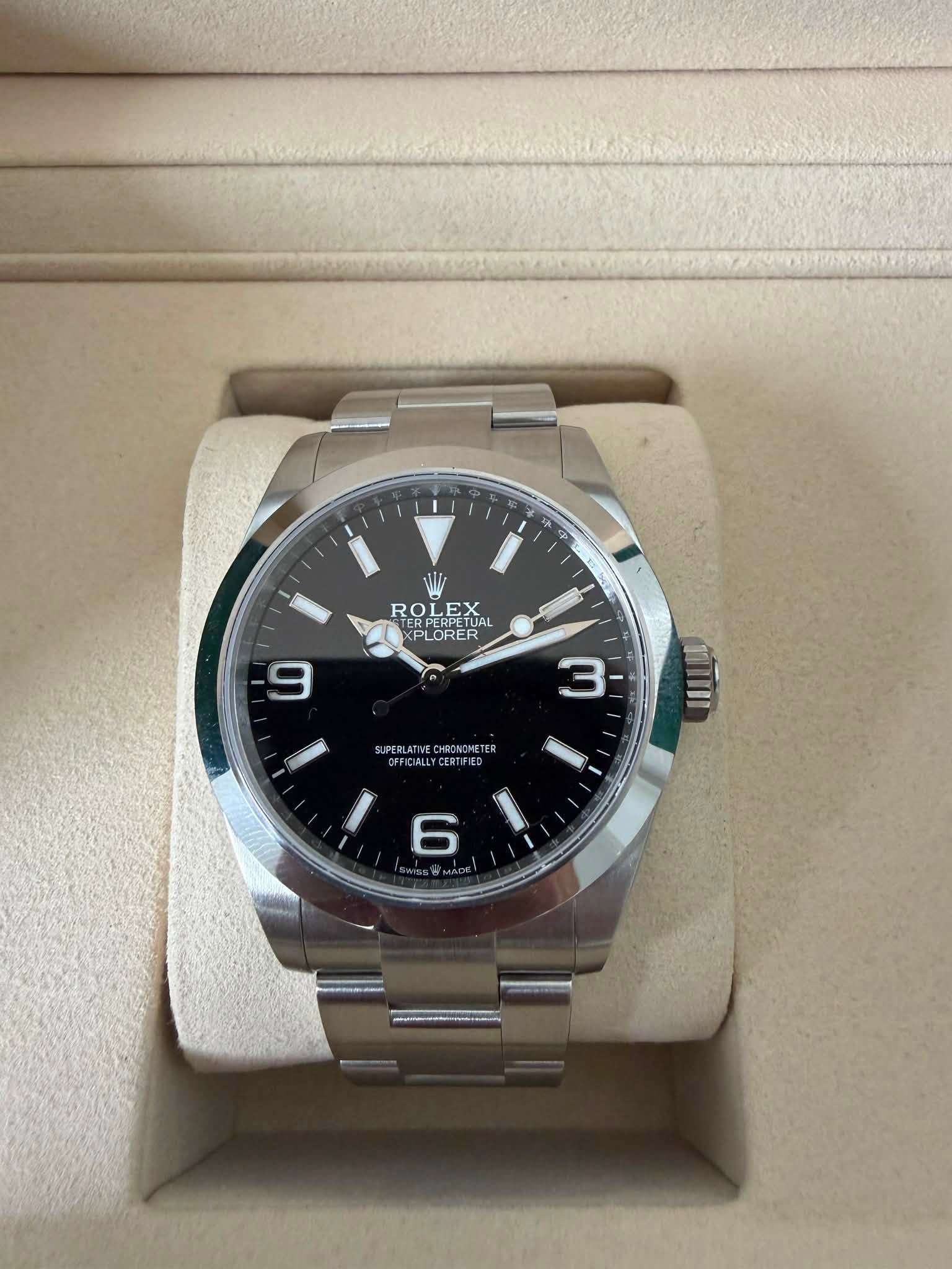 May be an image of wrist watch and text that says 'ROI ROLEX Ε. ERPERPETUAL PETUAL PLORER R 9 3 SUPERLATIVECHRONOPETER ហាញ 6'