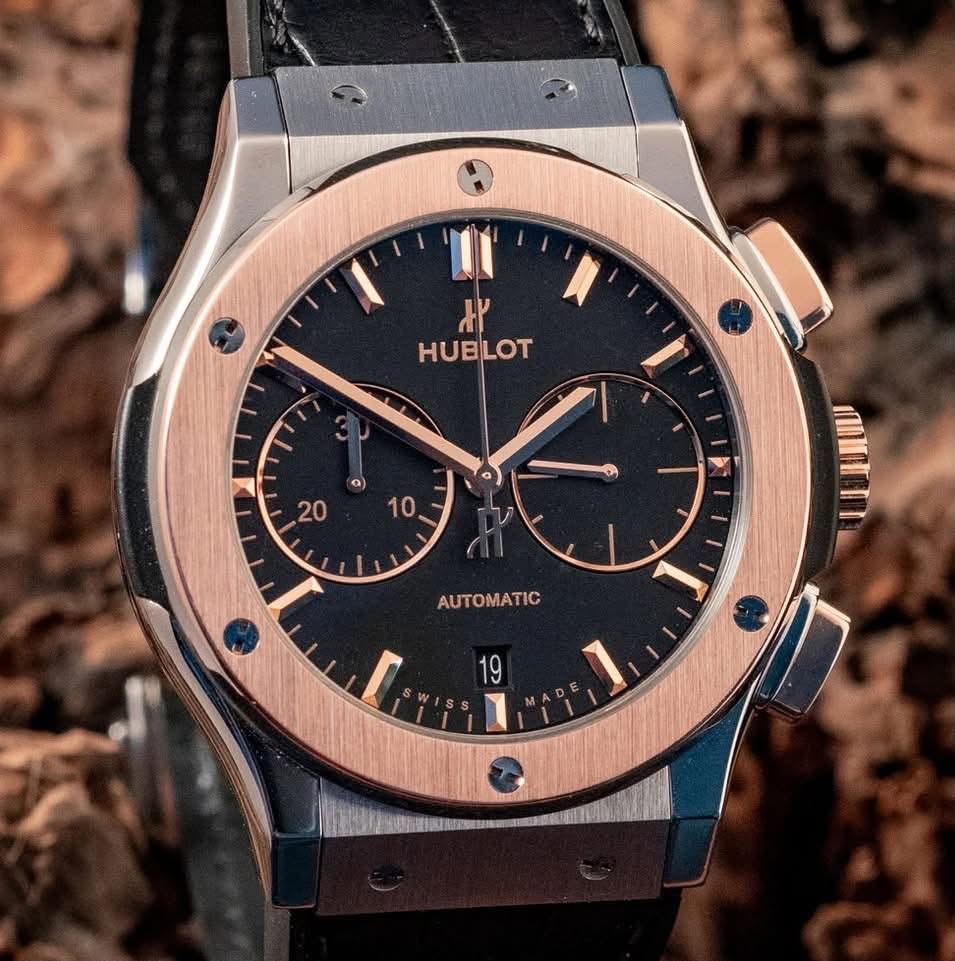 May be an image of wrist watch and text that says '۲۲ HUBLOT 0 20 10 MI 19 I 1 I'