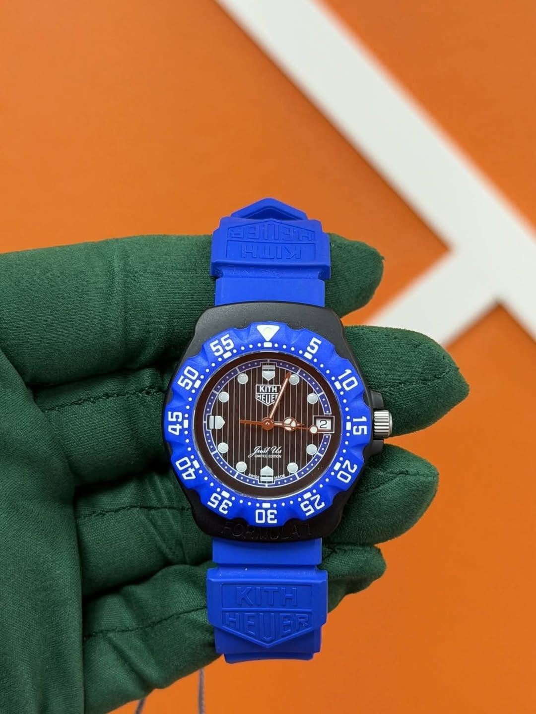 May be an image of digital watch and text that says 'KITH HEIE 5 10 55 HIAN ولسE 35 30 Aлpи 20 25'