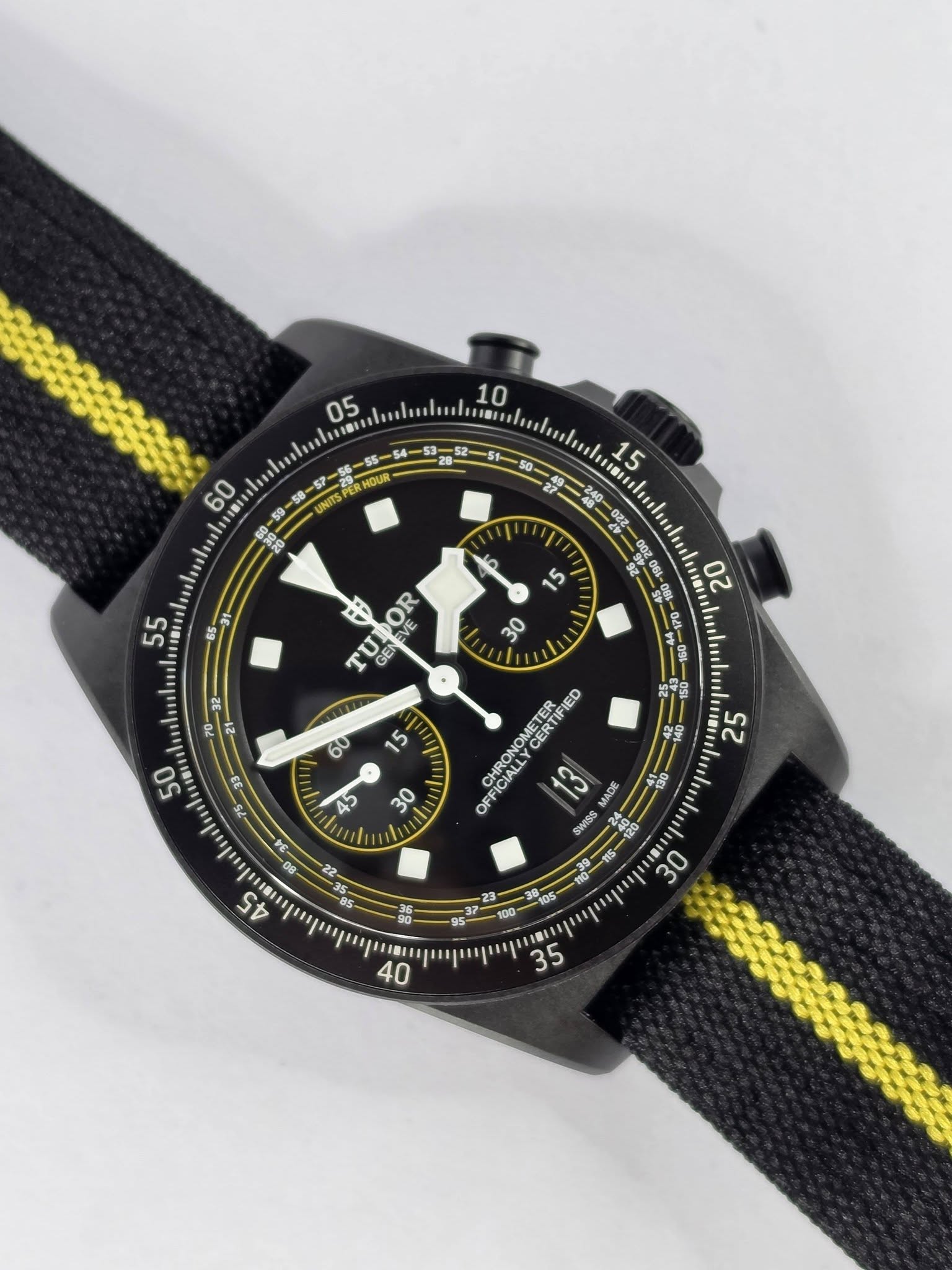 May be an image of wrist watch and text that says '05 10 53 S0 55- 60 HOUR 58 UNITS S9 O 65 e5 55 5 OR EVE EVE GEN ហាស្វ - 6o CERTIFIED ED OFFICIALL 45 30 2S 0월1 22 S 80 45 MADE…