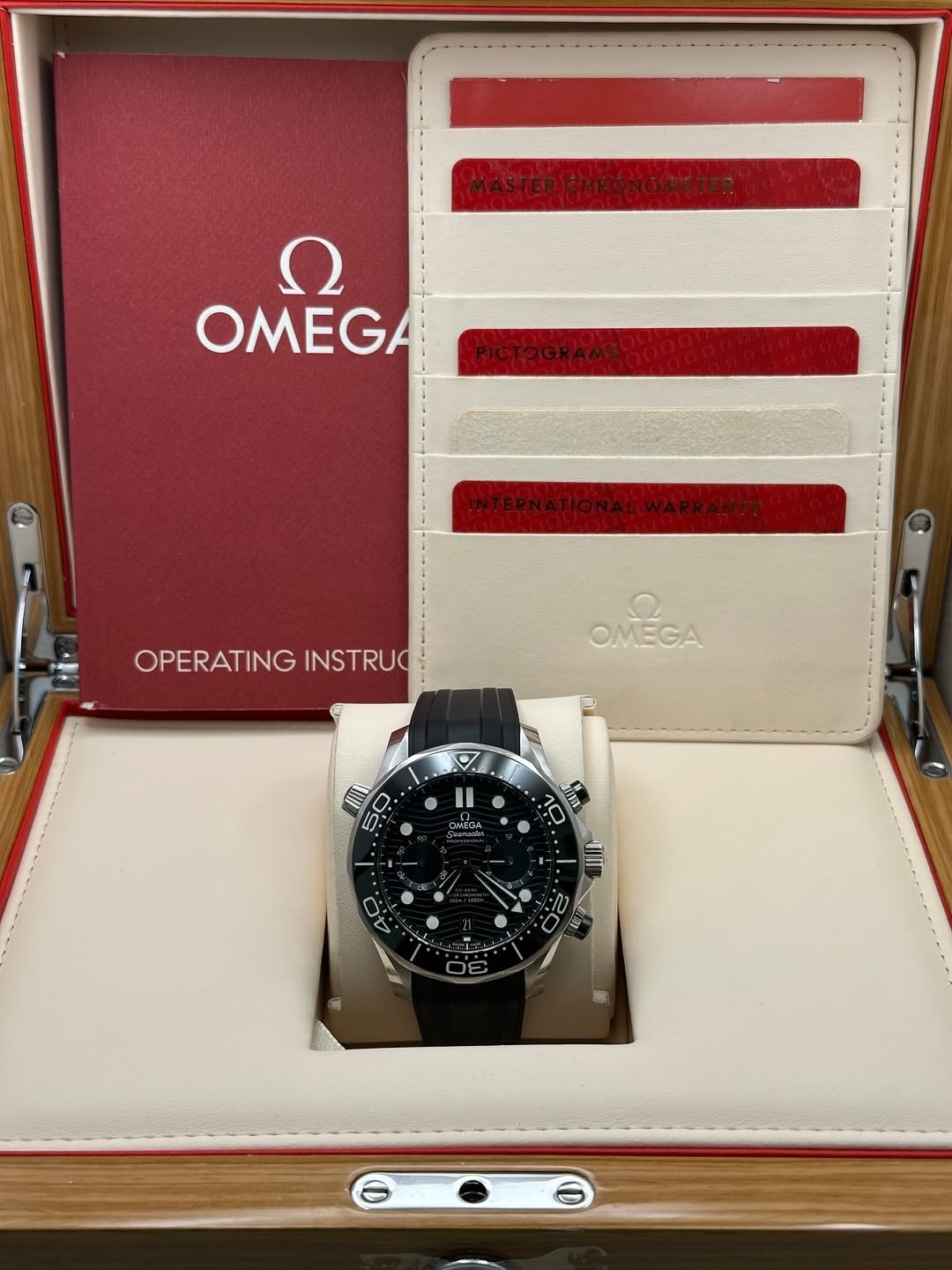 May be an image of wrist watch and text that says 'ח OMEG OPERATING INSTRUO 2 OMECA HII 50 0 O 2 II CWEDA • 10 I Fm 40 e D الرةة DE'