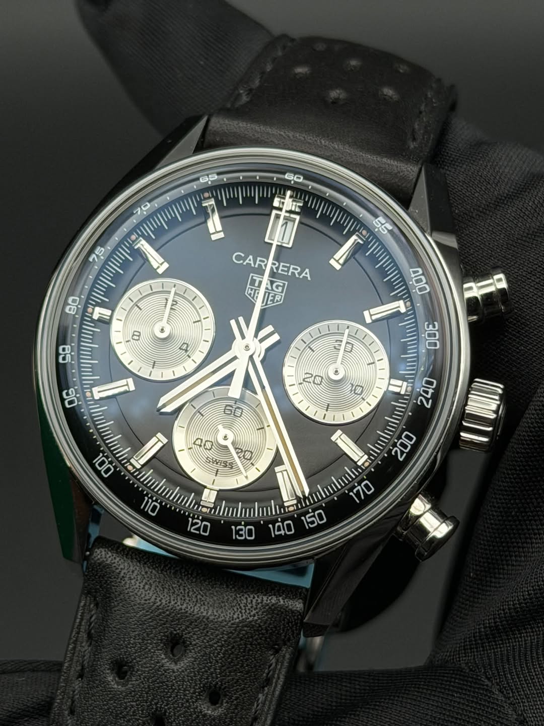 May be an image of wrist watch and text that says 'සක 0 lo CARRERA T CAR RERA ER و 8 88 boi 06 पाडा οσε စ A કં 九 ኢጵ SWISS 00 to 200 170 lmlina 120 130 AA lol 150'