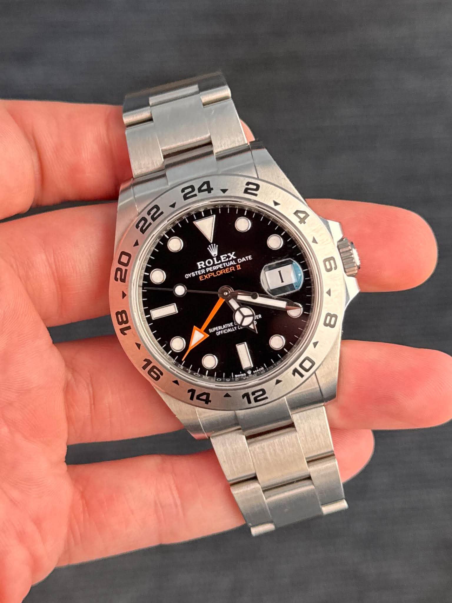 May be an image of wrist watch and text that says ' ROLEX R ア PERPETUIA EX DATE OYSTER OYSTERF AOEO PERPETUAL nEO I 6 18 FER SUPERLATIE MRECIALLT 2L ャ'