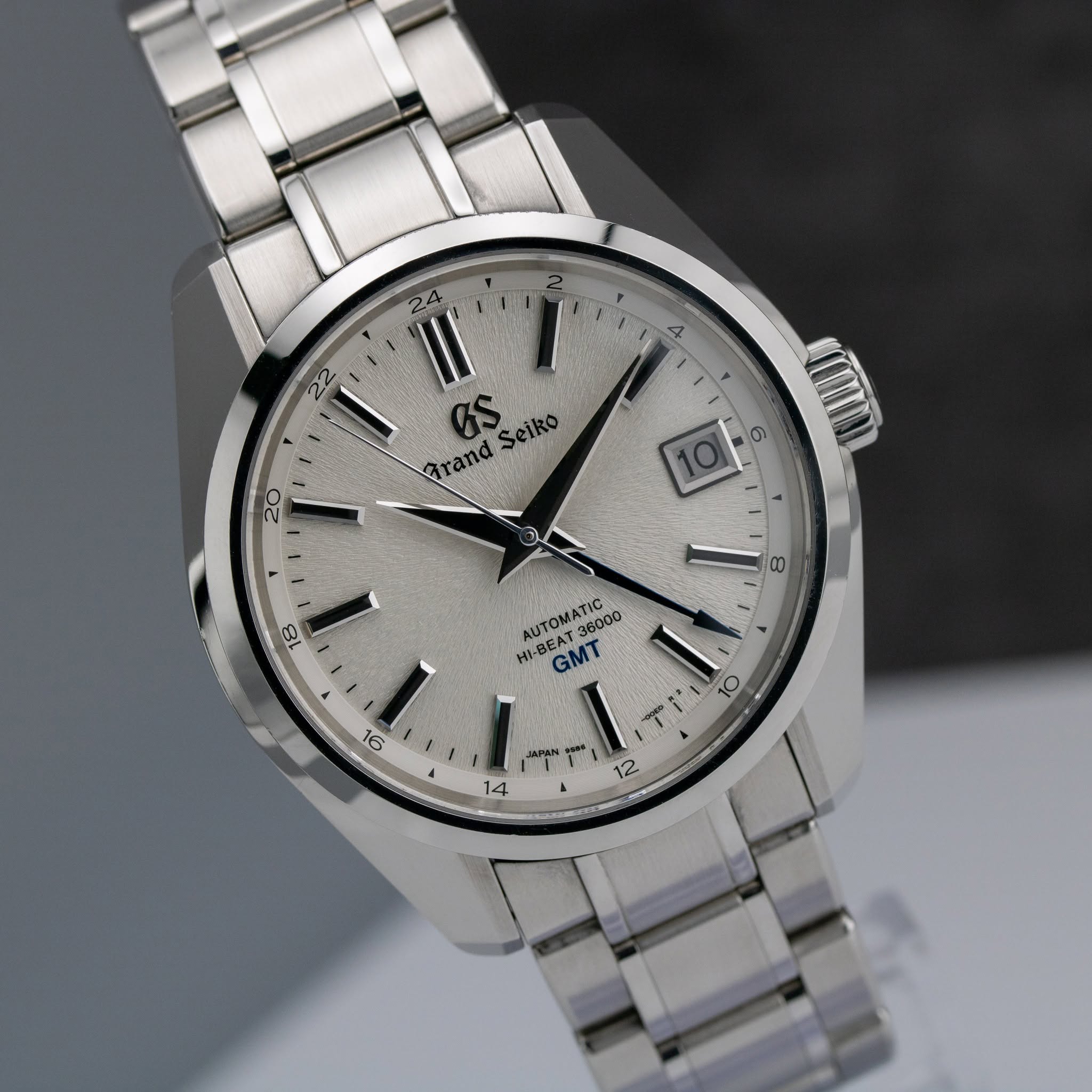 May be an image of wrist watch and text that says '22 II GS Seiko דב 20 y 9 6 18 د 8 AUTOMATIC 36000 ၀၀၀ H1-BEAT HI-BE GMT ..。 10 14 12'