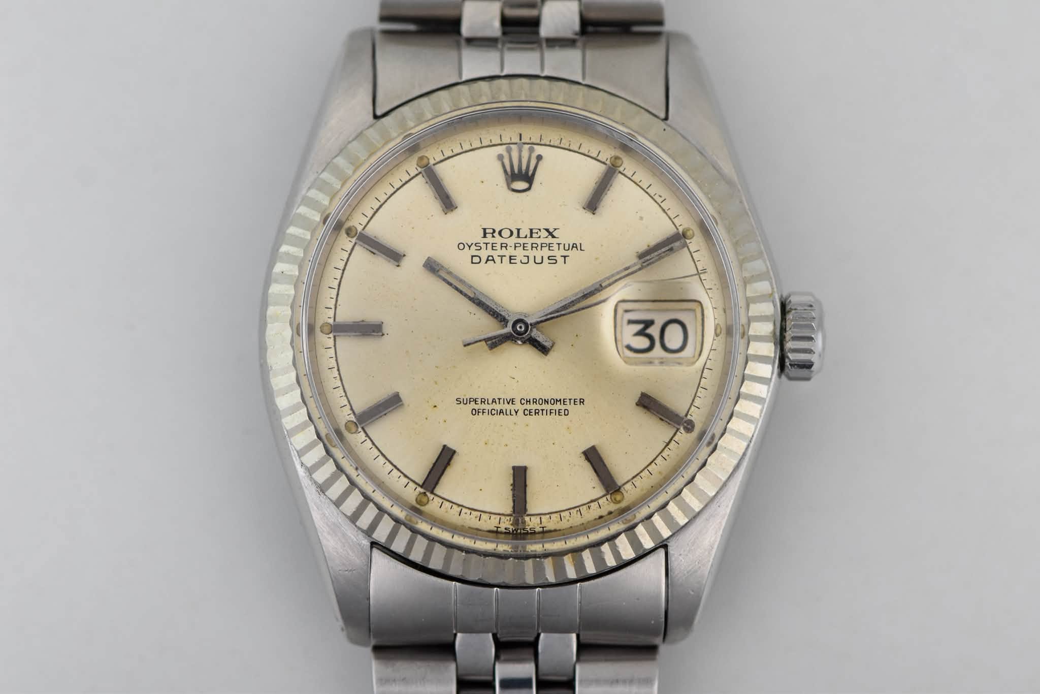 May be an image of wrist watch and text that says '١ا۰ ROLEX OYSTER DYSTER-PERPETUA TUAL DATEJUST 30 SUFICIALLERTIFE SUPERLATIVECHRONOMETER SUPERLATIVE CHRONOMETER OFFICIALLY…