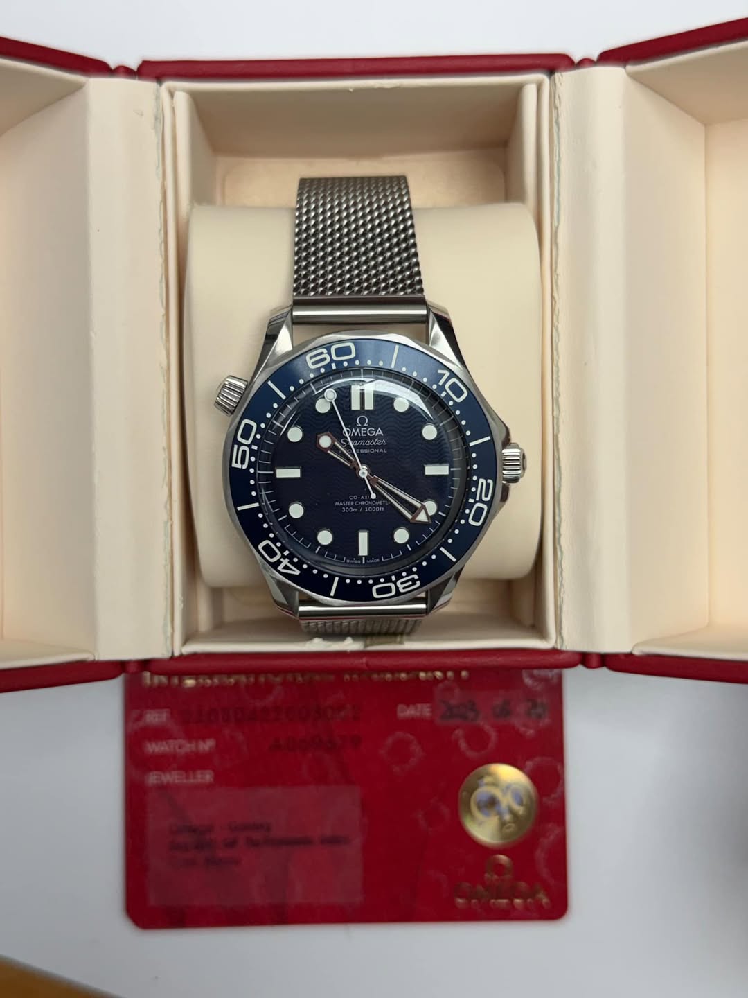 May be an image of wrist watch and text that says '60 6 MEGA ትስ MEC 22 10 D: 50 า V: O 2 40 Đ'