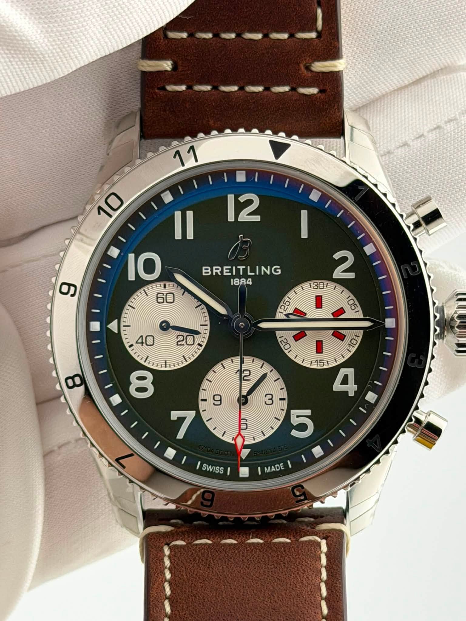 May be an image of wrist watch and text that says ' Il IO 모나 60 BREITLING 1884 "I 2 130L 25 40 05 ミミは OL SWISS L MADE'