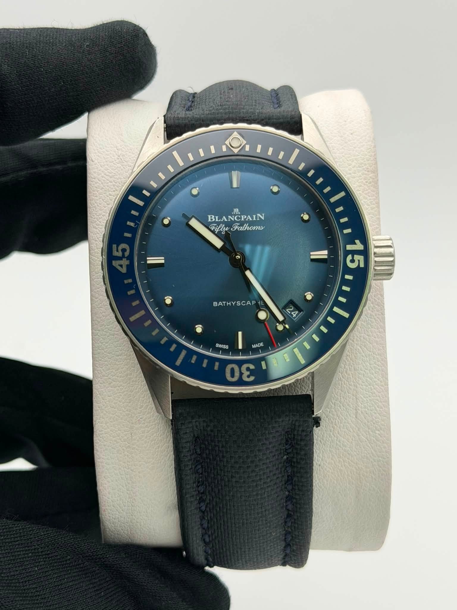 May be an image of wrist watch and text that says 'BLANCPAIN p fleFralhoms Falhoms 15 BATHY BATHYSCAP 4 DWISS MADE 30'