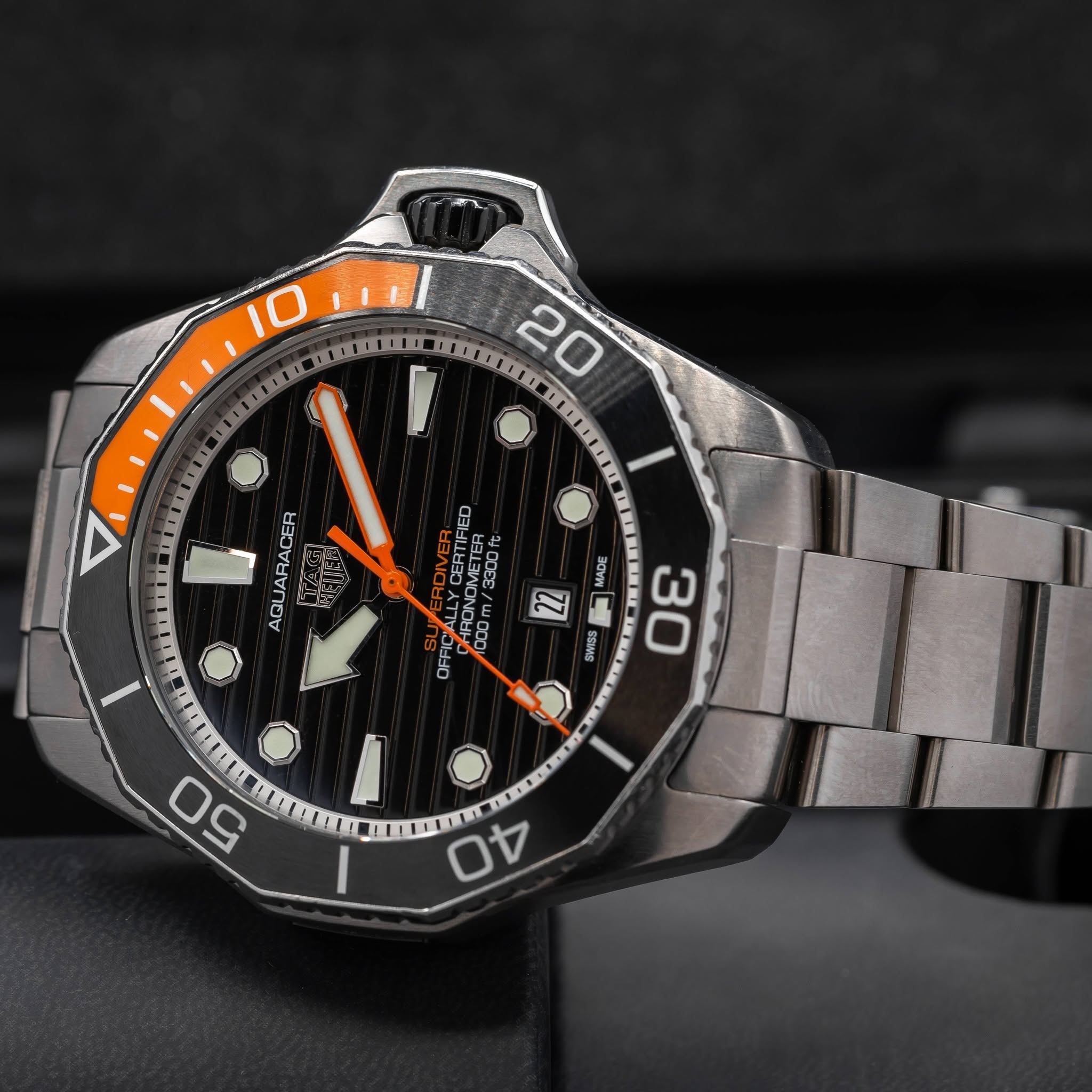 May be an image of wrist watch and text that says '10 20 11 LITLE SIUUUU 50V 3 30 7 AQUARACER DIEED 0ו TIFED כל 3300ft OIFFIC HAC 100m 1 SWse 50 40'