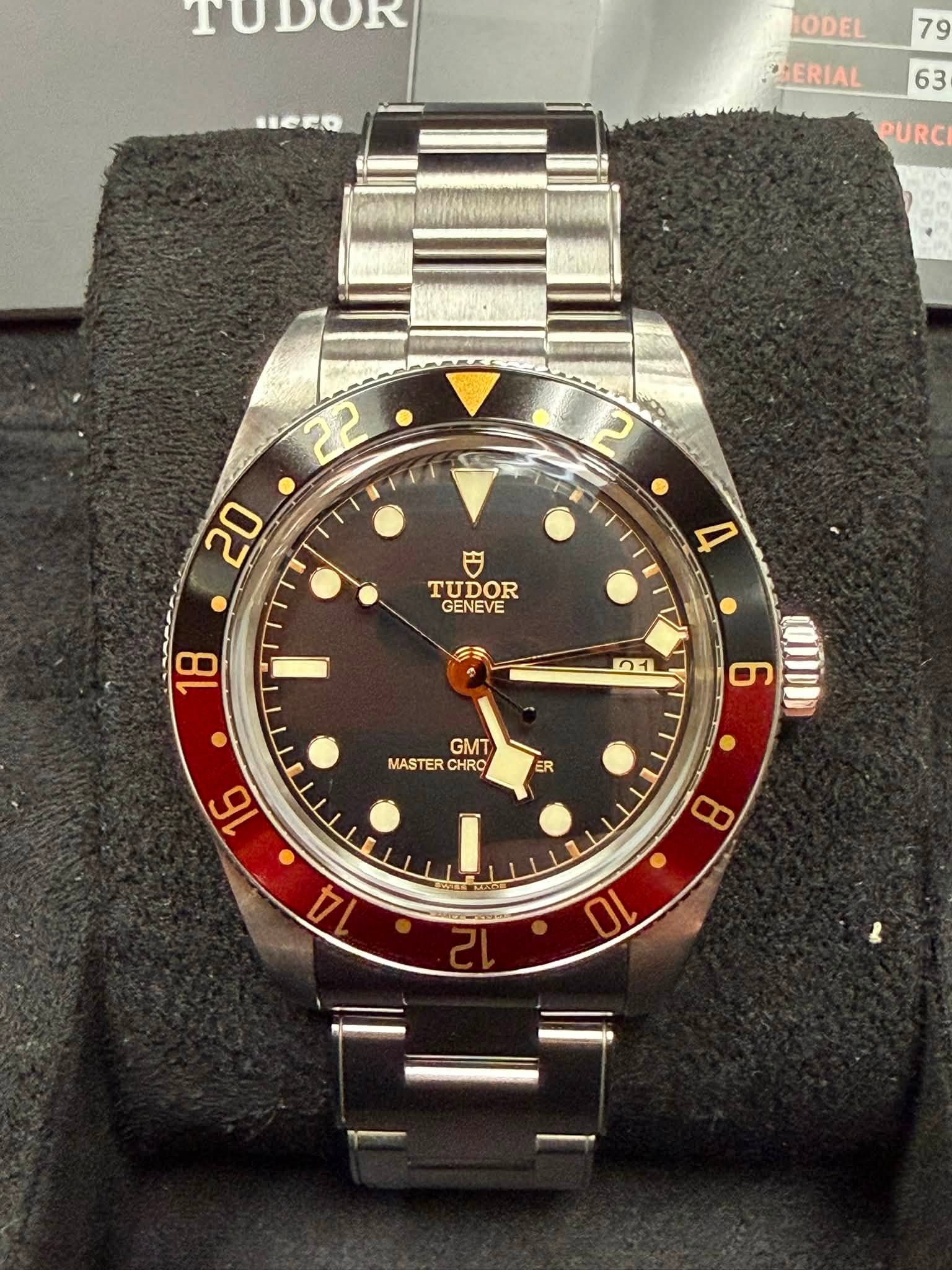 May be an image of wrist watch and text that says 'TUDOR ReRO IODEL 79 GERIAL 63 PURC 22 20 守 TUDOR GENEVE 4 18 のイ GMT MASTER CHRO த ER '