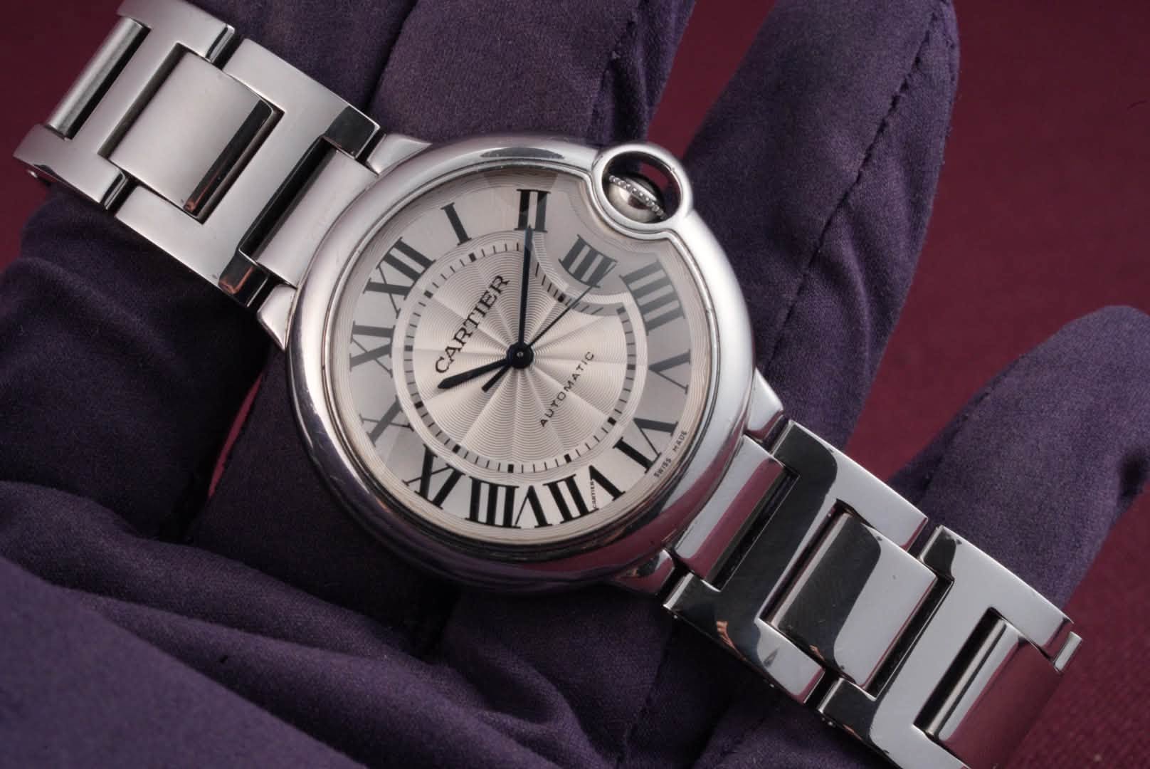 May be an image of wrist watch and text that says 'مف XII IXII CARTIER II III XI CARTIER UTOMATIC MA ٨ X UTON IX IA MADE "'