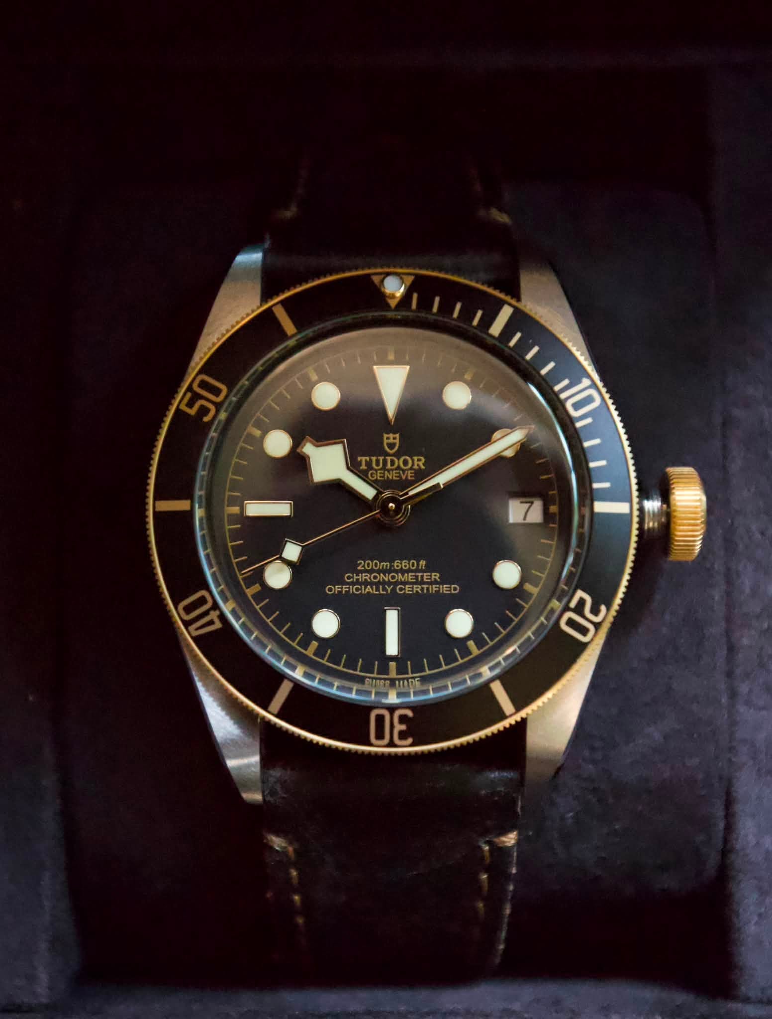 May be an image of wrist watch and text that says '円 TUDOR 10 10 200m:660f 200m 660斤 CHRONOMETER FFIGIALLYCERTIFIED OFFICIALLYCERTIFIED CHRONOMETERED ONOMET CERTIFIED 20 30'