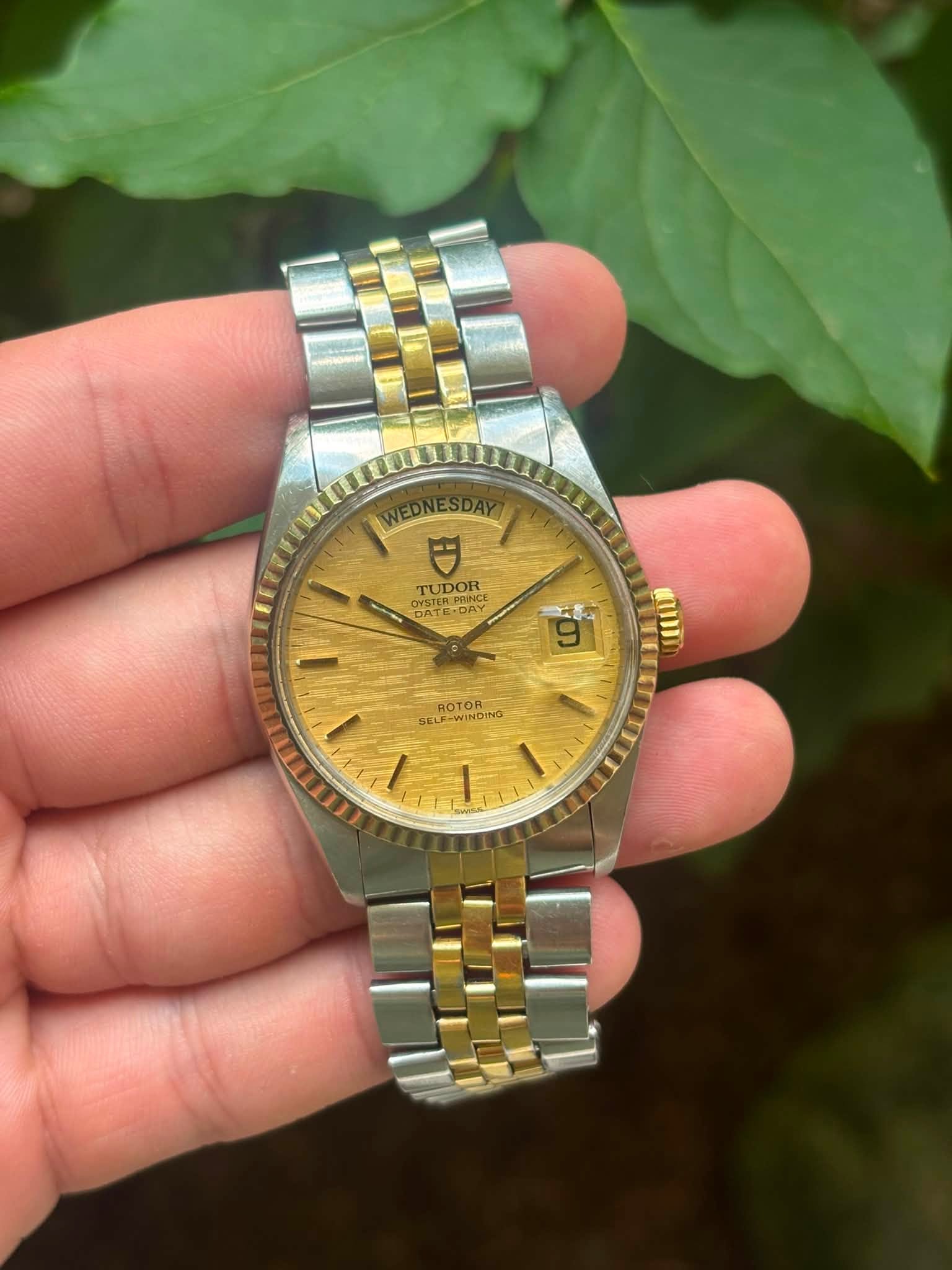 May be an image of wrist watch and text that says 'WEDNESDAY RE OR TUDOR CЛTE OYSTER OYSTER DAT ATE-DAY DAY AY 9 ROTOR I' I'