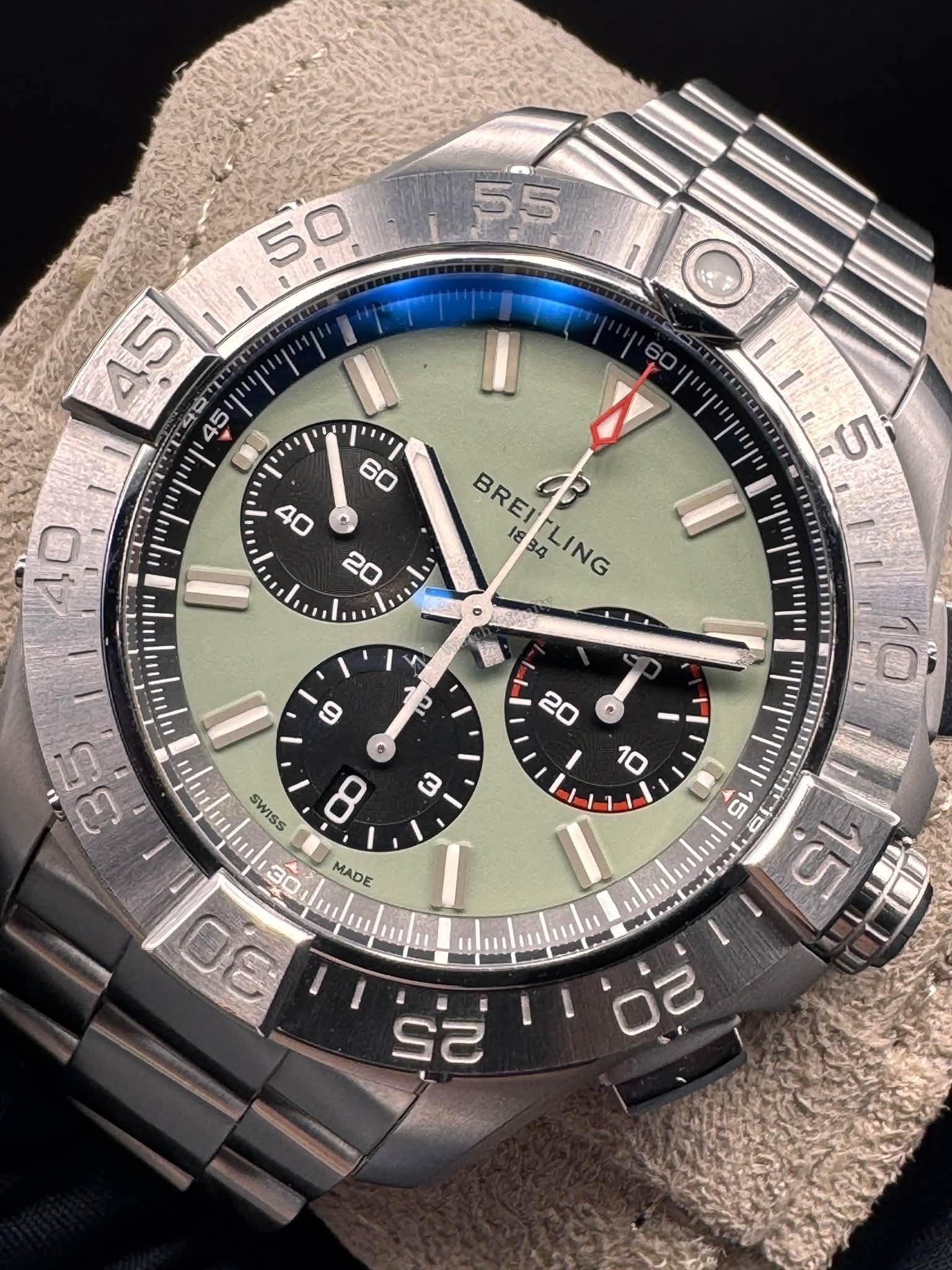 May be an image of wrist watch and text that says ' I 60 40 II ပ 20 " BREITLING LING 43 6 40 I ייויייויייןיייוי Cn 35 SWISS 30 DE 20 3 10 LADA 9 1 Pepy AA N POOK C 2S م'