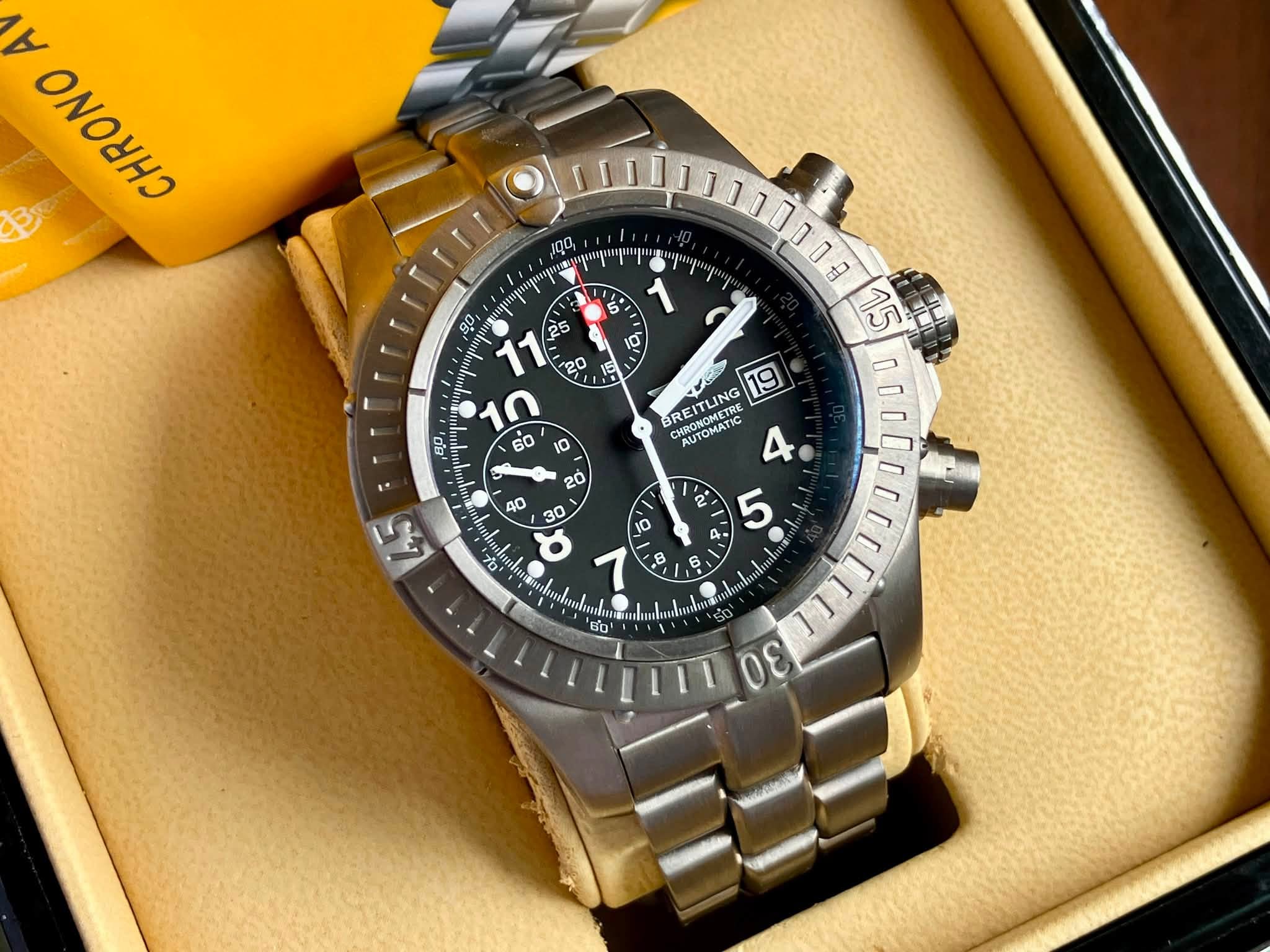 May be an image of wrist watch and text that says 'P OMo4юR OOH ら 10 901 O 11 20 25 n A0 30 19 BREITUING CHRONOMETRE AUTOMATIC HRONOMETRE 4 5 De D S N 2 2 70 B d0 ALaNe อริจม 20 00…