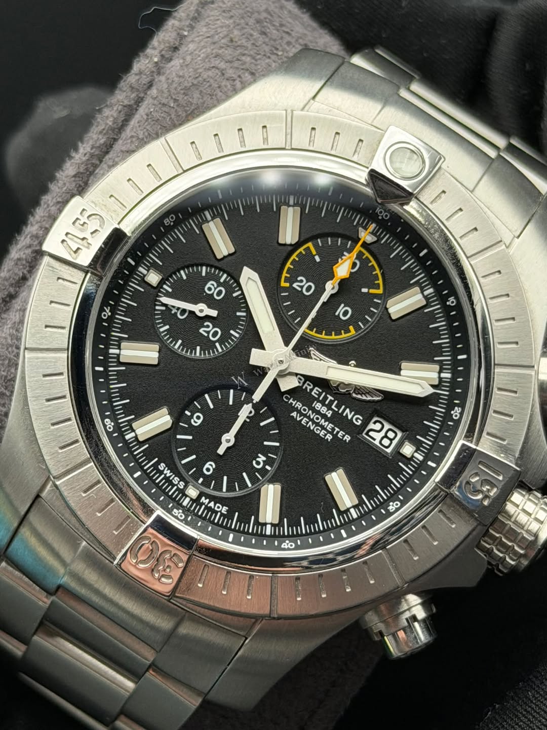 May be an image of wrist watch and text that says '2155 お 60 TO ● CHRON84 CHRO 18RLING NOM REITLING 1884 AVENGER AVERMETE RONOMETER ommETep NGER Tblй 28 U 아는 6 る SWISS 50 1O MADE 0…