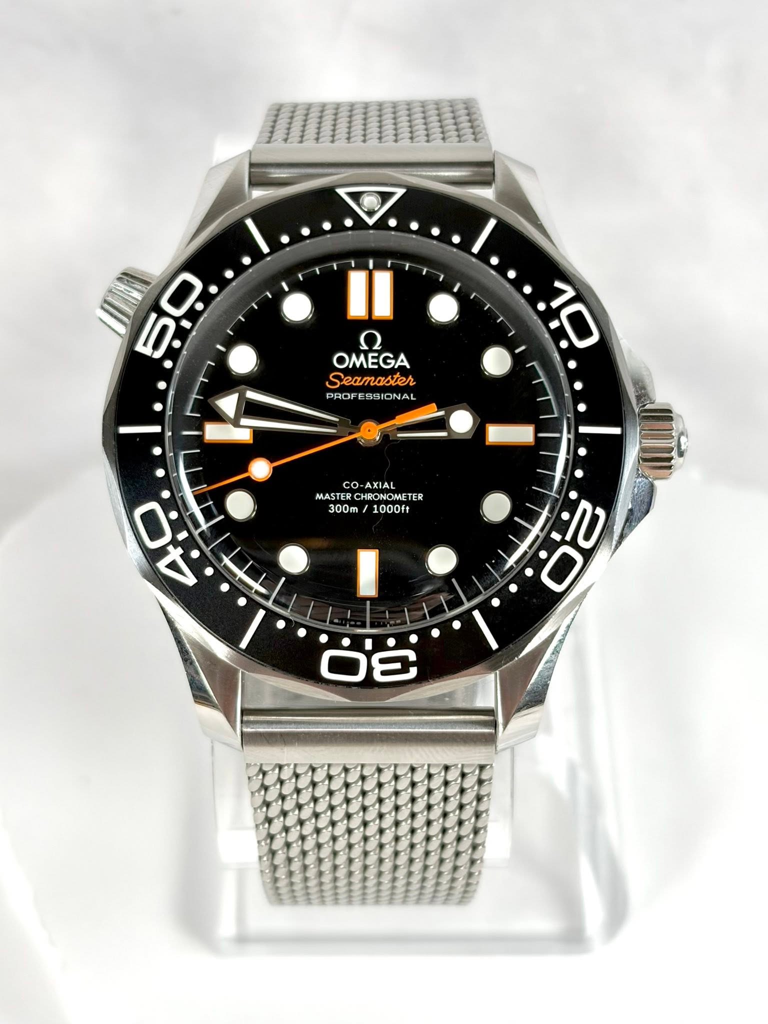 May be an image of wrist watch and text that says '0ن O 5 ع OMEGA Seamaster PROF FE PROFESSIONAL ES SIC 10 O- D-AXIAL MAS MASTER MASTERCIONOMETER ASTERCHRO STERC STERC RONOMETE…