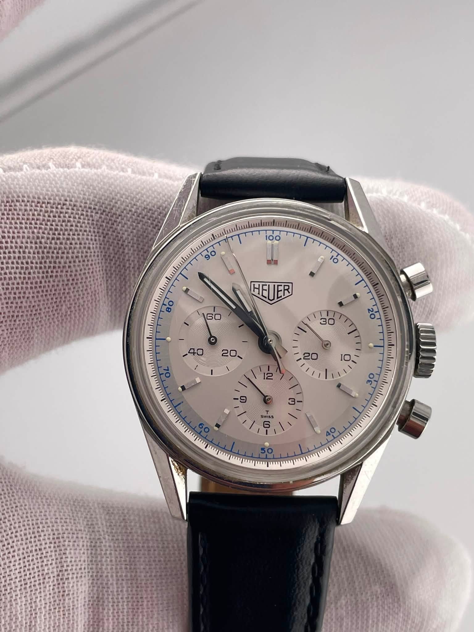 May be an image of wrist watch and text that says ' و 10 HEUER ਲਾજ T LUUNIN 3- - O'