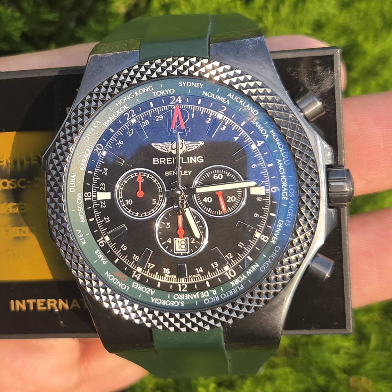 May be an image of wrist watch and text that says 'KONG TOKYO SYDNEY HONG NOUMEA AUCKLAND 29 OHAKA BANGKOK 28 SAMOA 26 8 ANCHORAGE BREI LING EY BEN HL 5 4 2 18 BRana 22 MOMOON गा।…