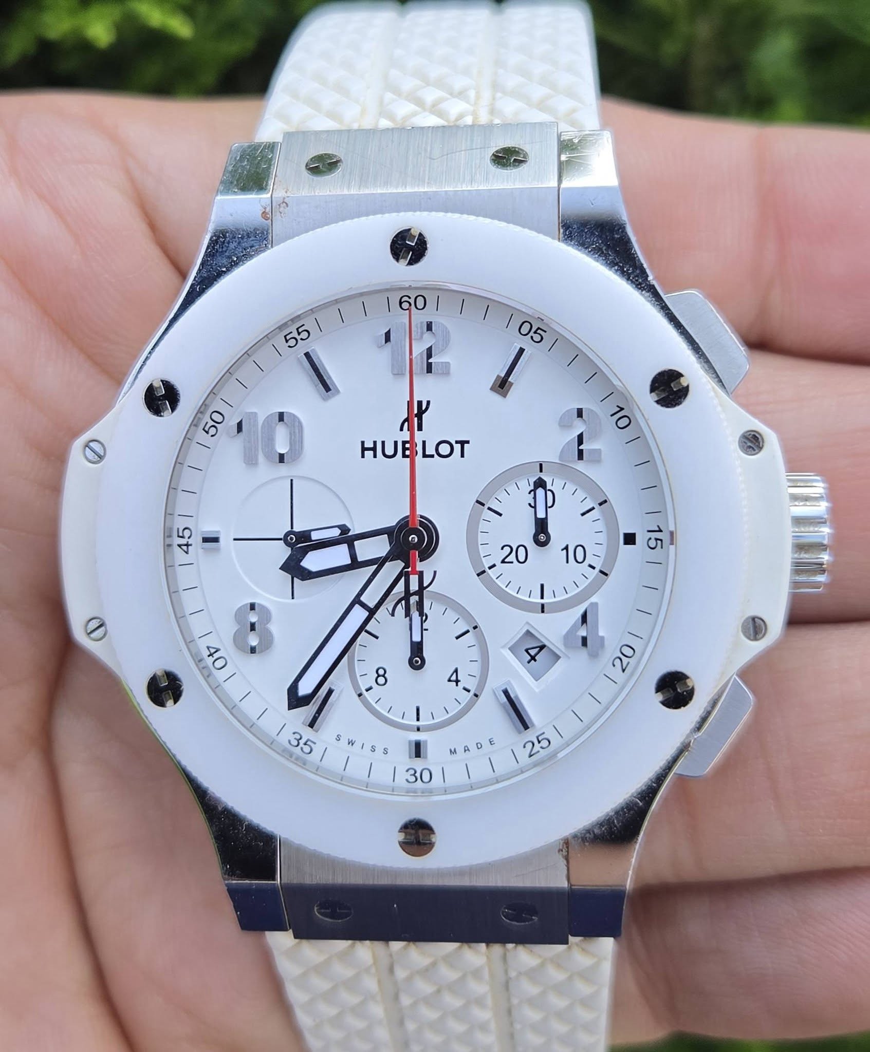 May be an image of wrist watch and text that says ' Y HUBLOT 10 45 P ٥ 20 10 15 V 40 ٥ တ် $WISS 30 & c sa'
