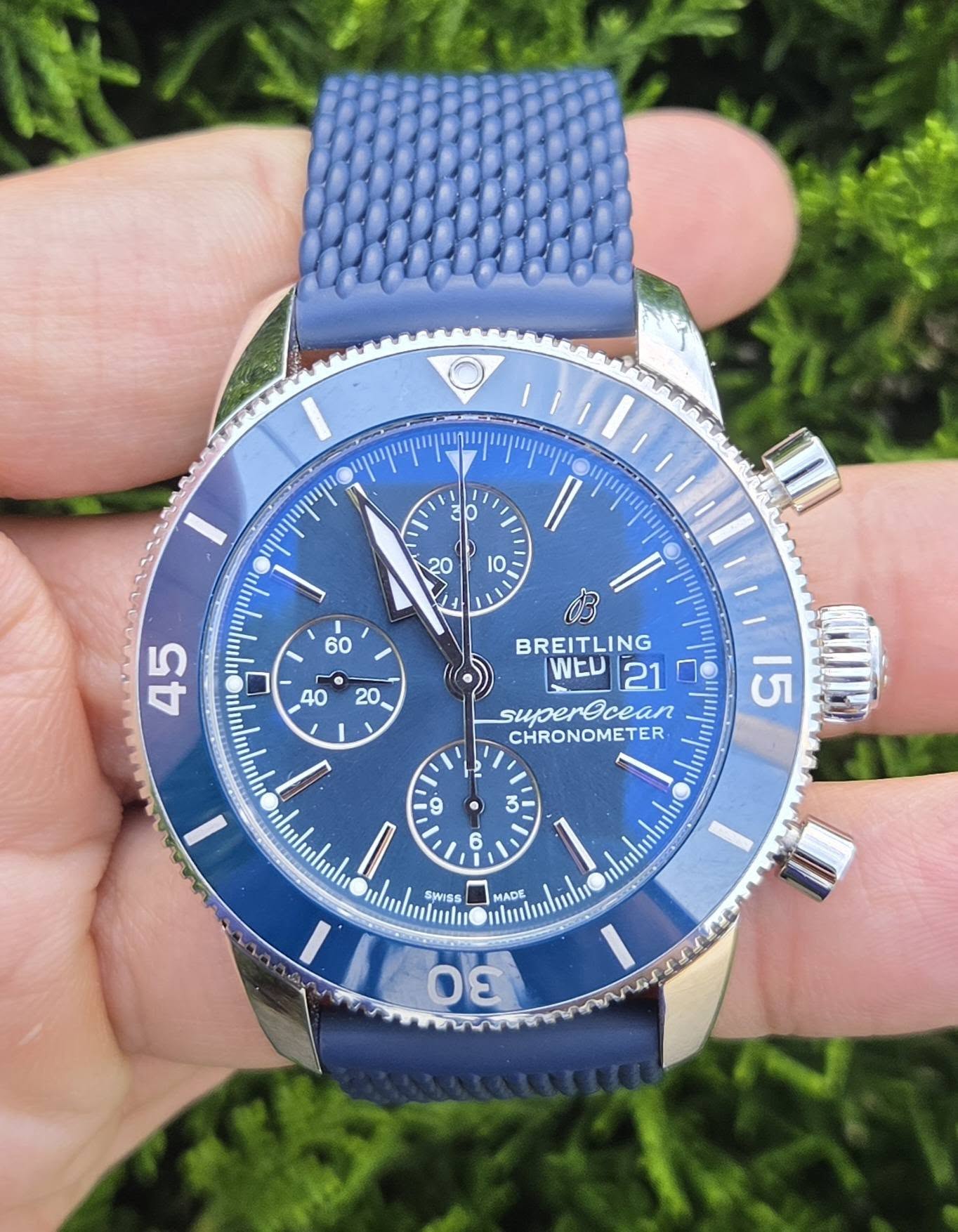 May be an image of wrist watch and text that says 'ייןשייוייי O I BREITLING WED 21 superOcean CHRONOMETER 1 15 45 יוייוסיוי 40 9 mldlu I 3 6 n SWISS MADE 50'