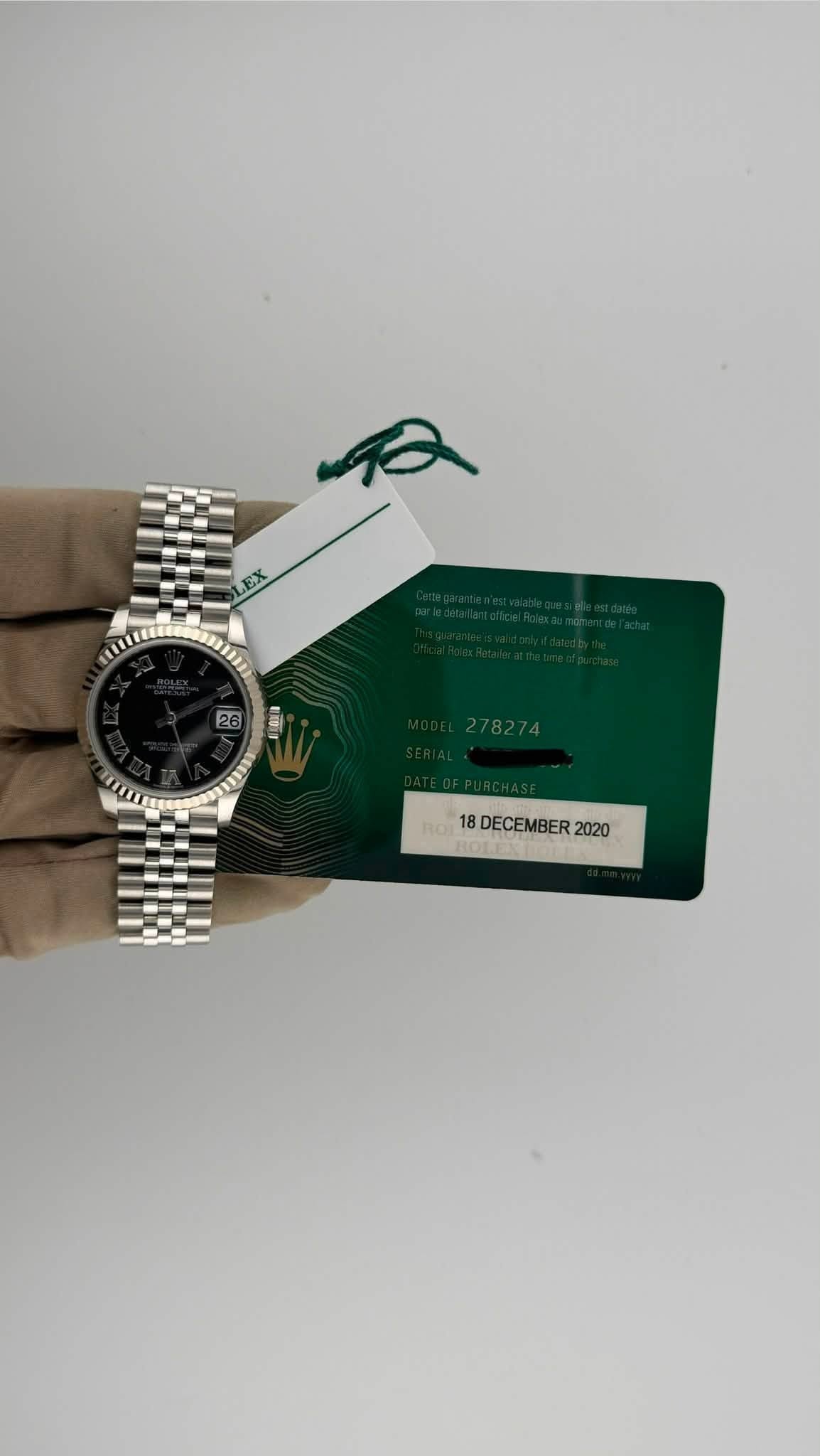 May be an image of wrist watch and text that says 'LEX RO 18DECEMBER2020 18 DECEMBER 2020'