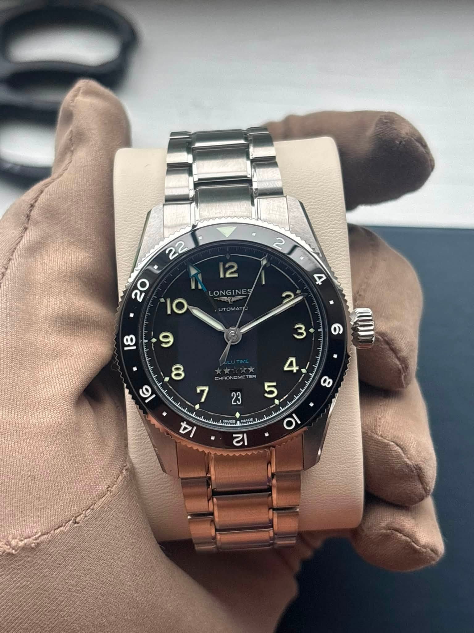 May be an image of wrist watch and text that says '22 2 12 LONGINE و' E 3 ል ت に O''