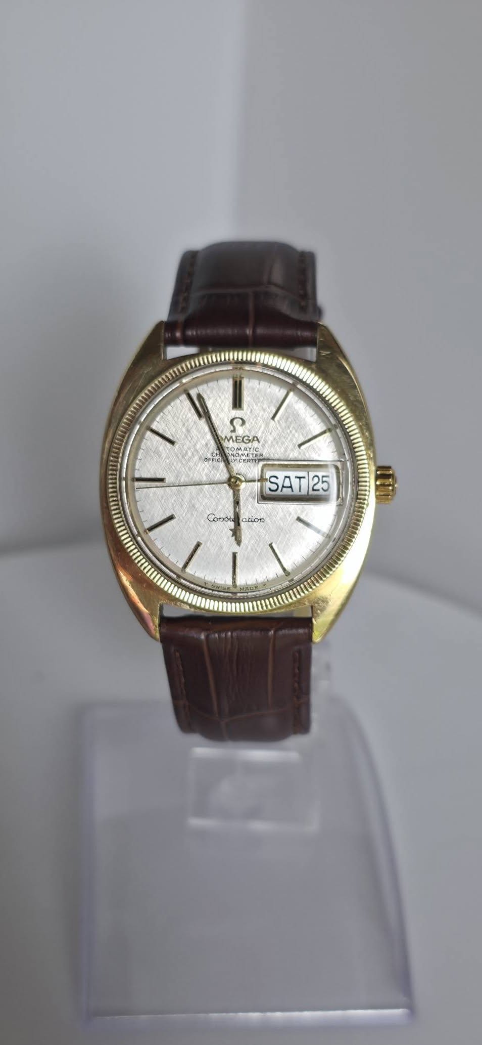 May be an image of wrist watch and text that says '۲ MEGA CMSTI G SAT25 25 SAT Cadh aciota'