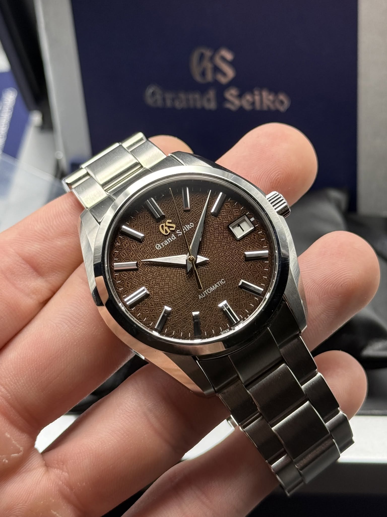 May be an image of wrist watch and text that says 'II GS Ako Girand W II 1 AUTOMATIC 77 は草 ONA 華'