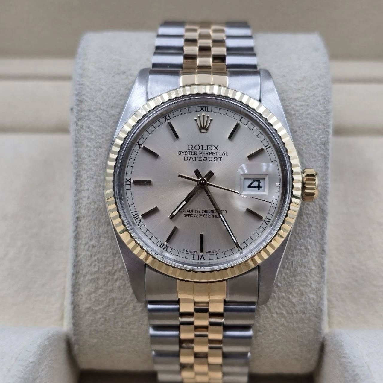 May be an image of wrist watch and text that says 'W ROLEX ROL EX OYSTER DYSTERPERPET OYSTERPERPETUAL ERPCREETI OYS YSTERPE YSTER ERPETU PERPETUAT PETUAL UAL DATEJUST JUST DATI 4…