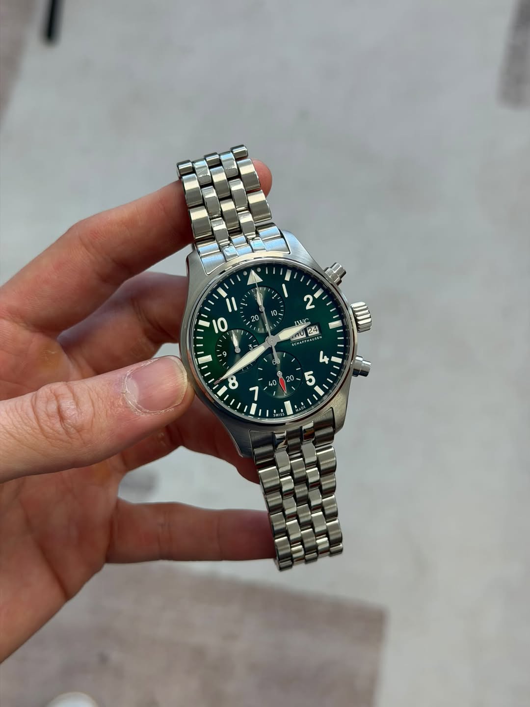 May be an image of wrist watch and text that says '10- I I 10 20 2 BUC AnU RAFENM VAU 24 CRAT 3= 9 4 8 n D I ه'