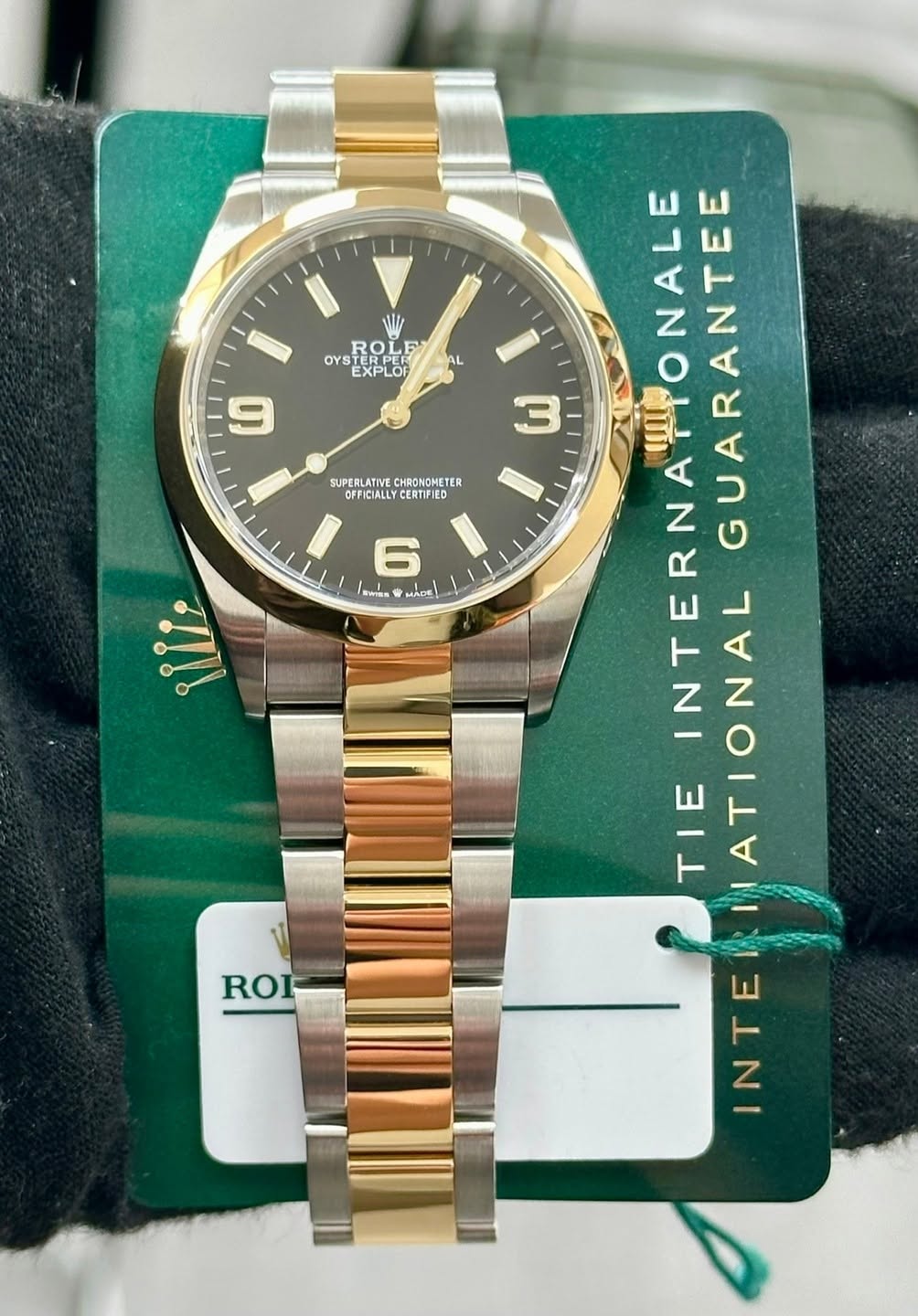 May be an image of wrist watch and text that says 'ROI OYST STERPE EXPLOF AL 10 SUPERLATIVE CHRONGMETER OFFICIALLYCERTIF CERTIFIED 6 gute MADE 3 TERNATIONALE NTERNATIONALE…