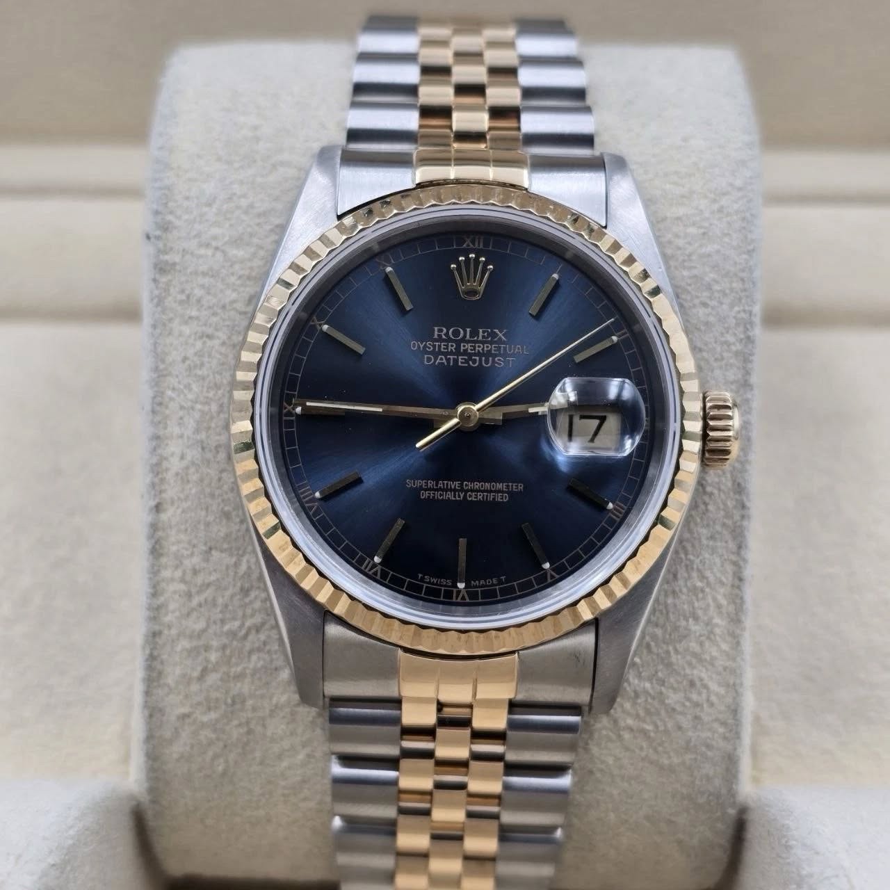 May be an image of wrist watch and text that says 'ROLEX au'